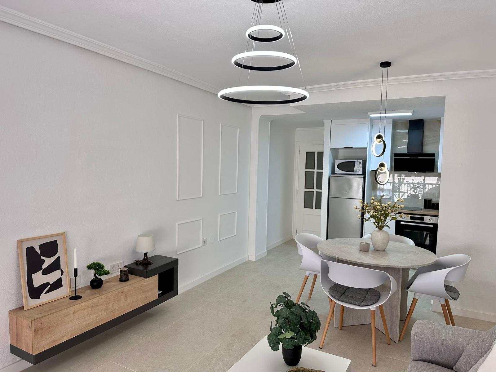 For sale - 2 Bedroom 1 Bathroom Apartment in Torrevieja - Estacion De Autobuses  - Alicante