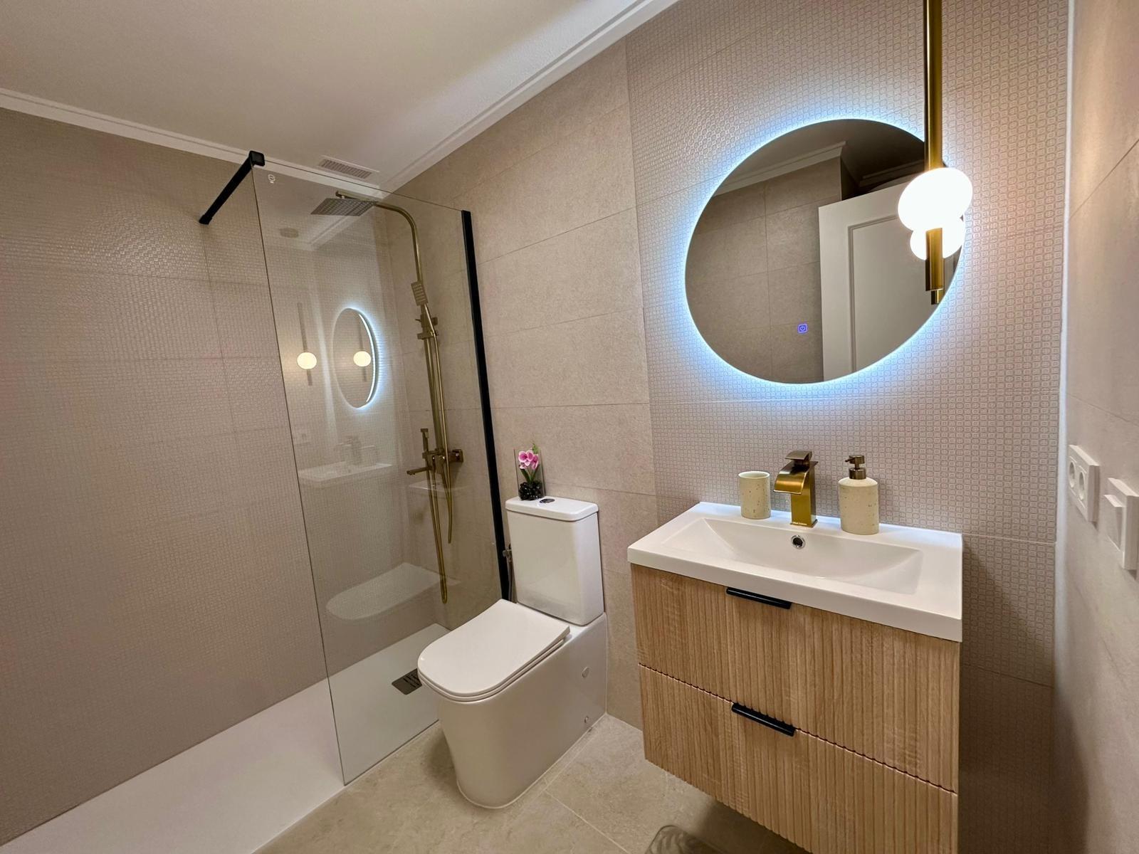 For sale - 2 Bedroom 1 Bathroom Apartment in Torrevieja - Estacion De Autobuses  - Alicante
