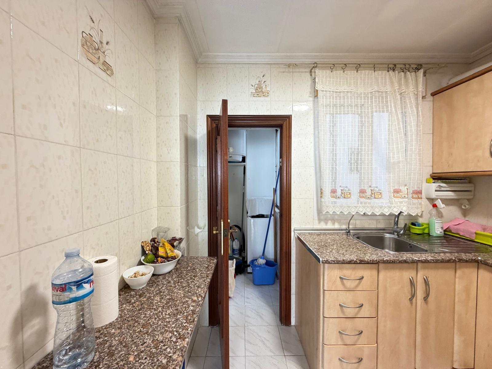 For sale - 3 Bedroom 1 Bathroom Apartment in Torrevieja - Estacion De Autobuses  - Alicante