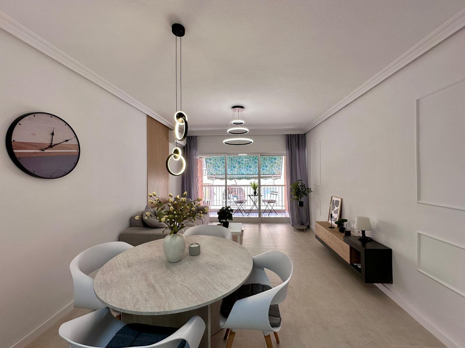 For sale - 2 Bedroom 1 Bathroom Apartment in Torrevieja - Habaneras  - Alicante