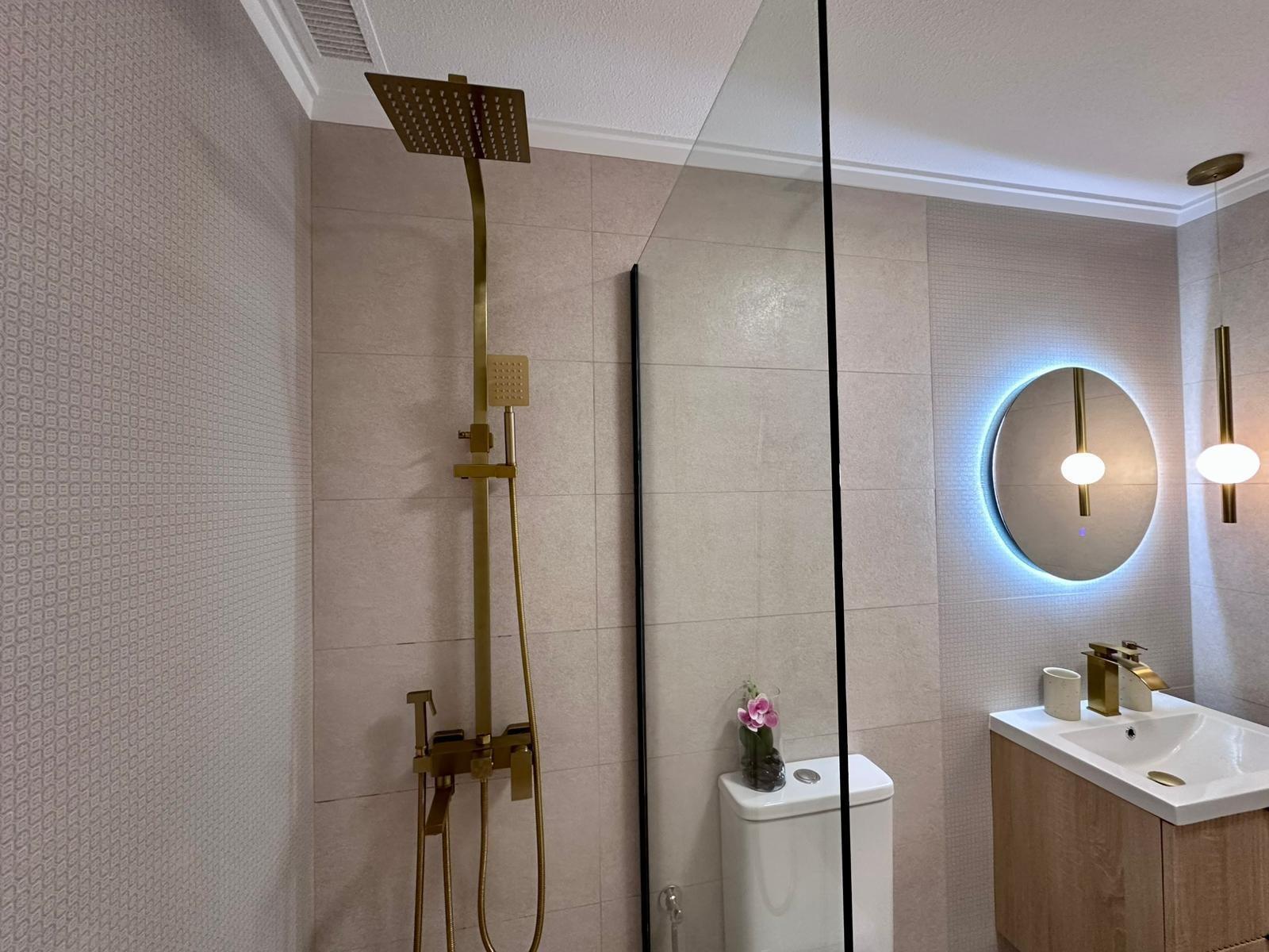 For sale - 2 Bedroom 1 Bathroom Apartment in Torrevieja - Habaneras  - Alicante