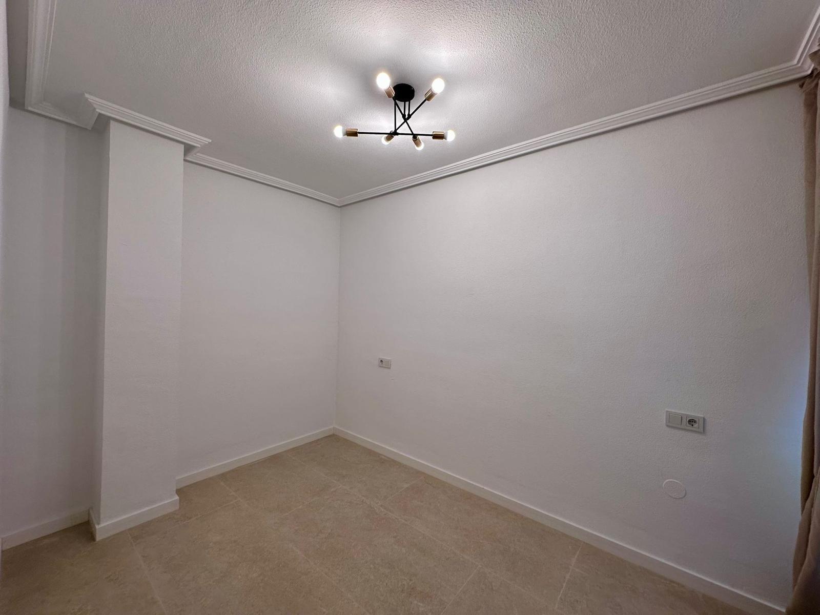 For sale - 2 Bedroom 1 Bathroom Apartment in Torrevieja - Habaneras  - Alicante