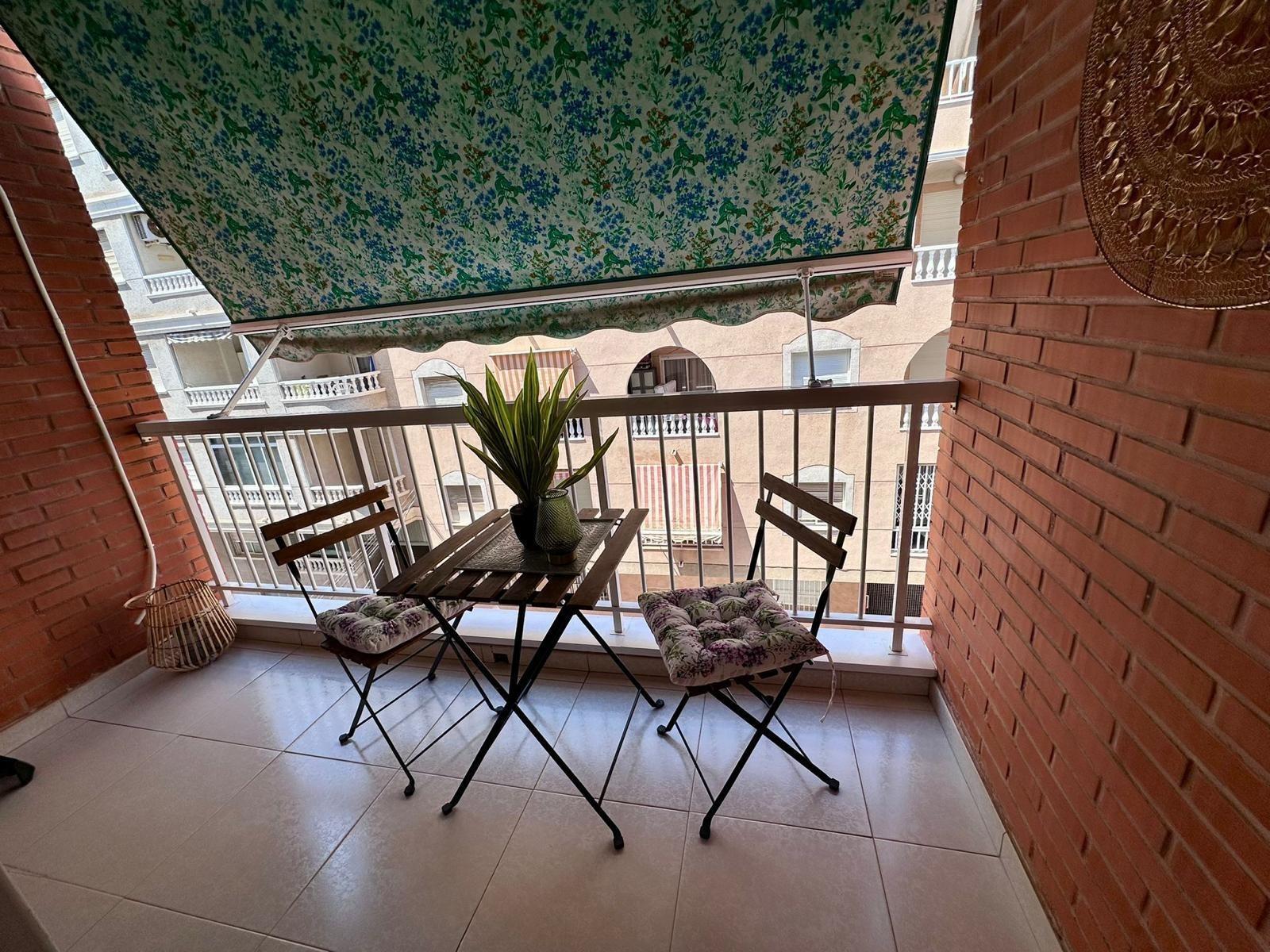 For sale - 2 Bedroom 1 Bathroom Apartment in Torrevieja - Habaneras  - Alicante