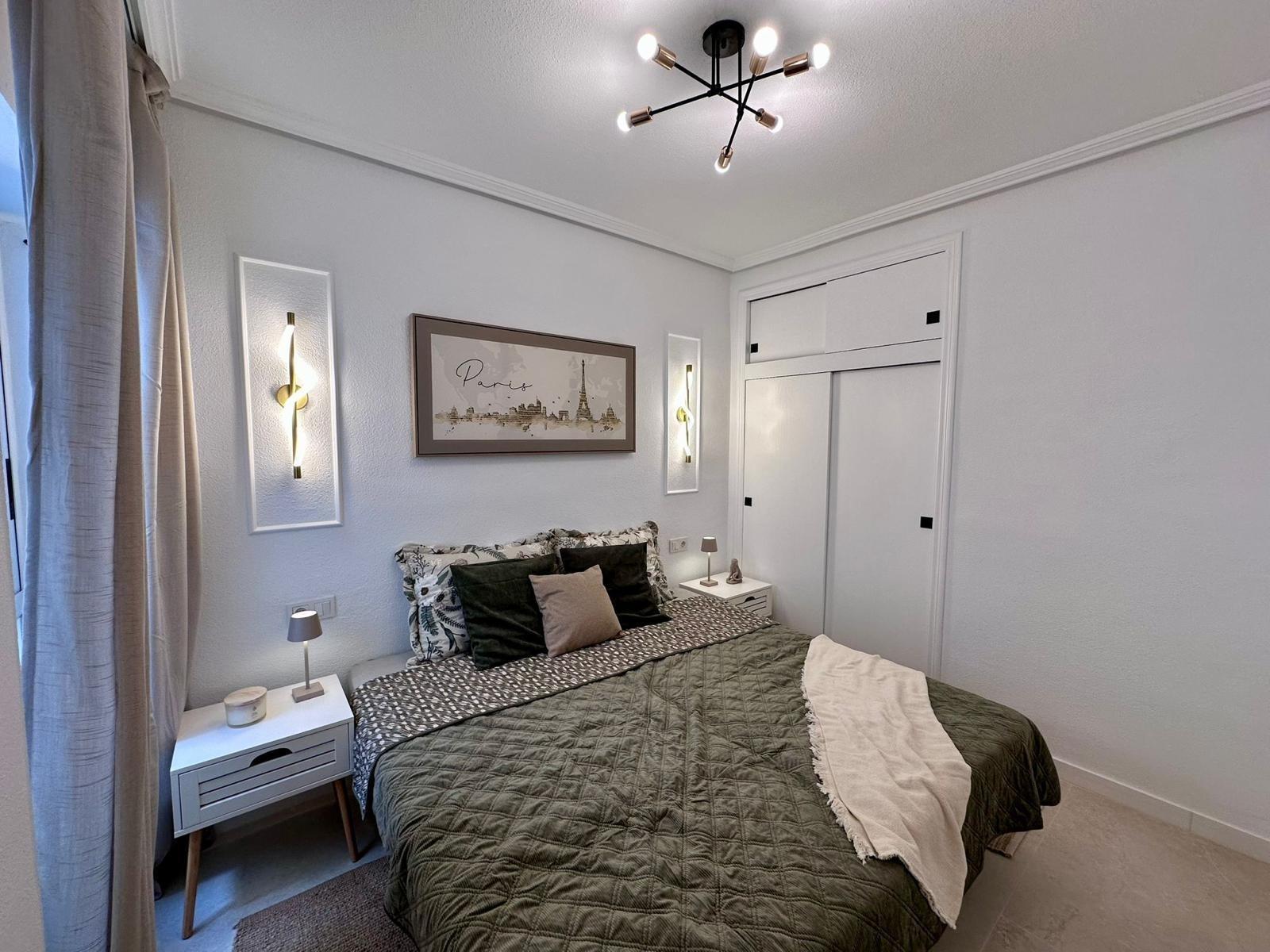 For sale - 2 Bedroom 1 Bathroom Apartment in Torrevieja - Habaneras  - Alicante