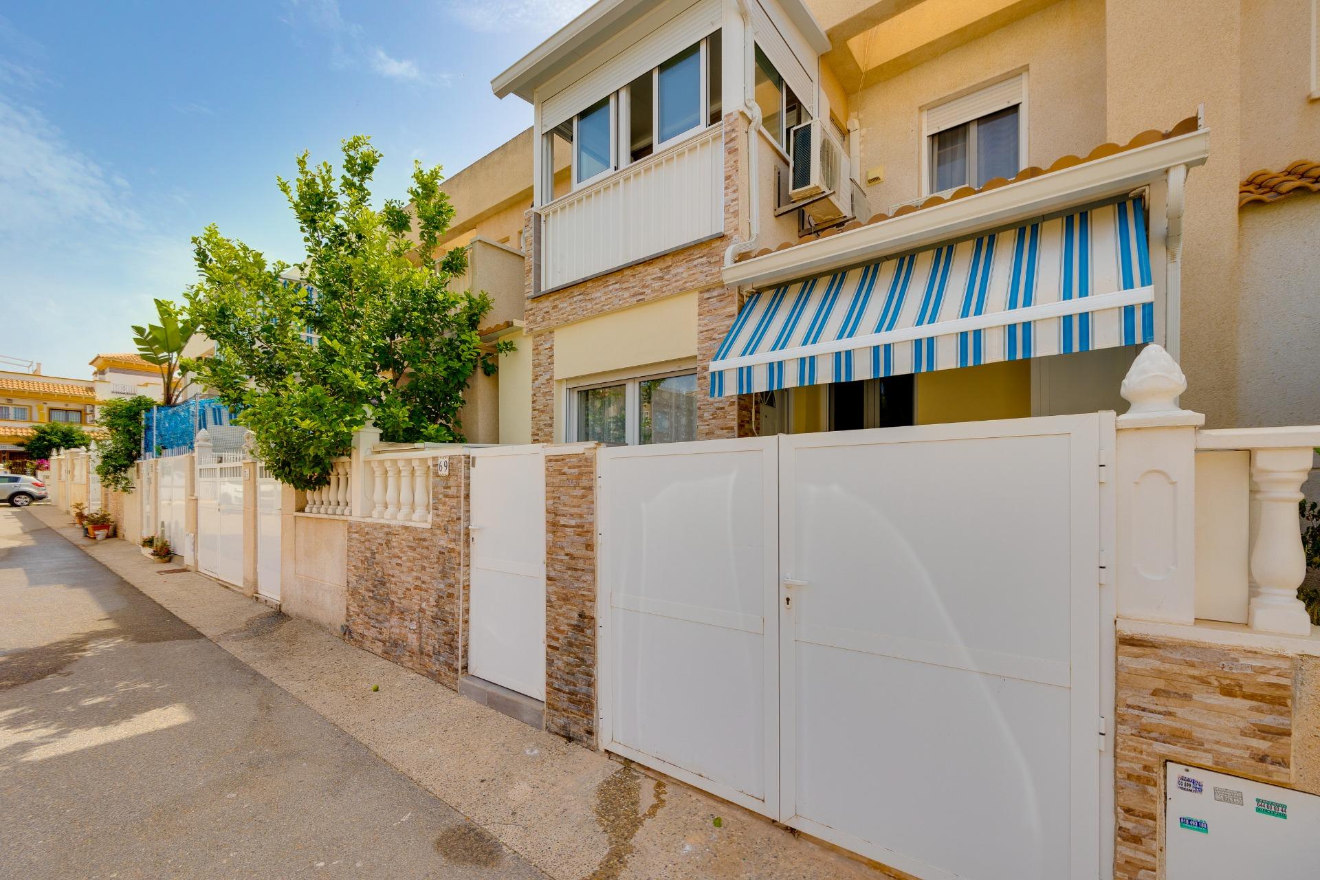 For sale - 2 Bedroom 1 Bathroom Town House in Torrevieja - aguas nuevas  - Alicante