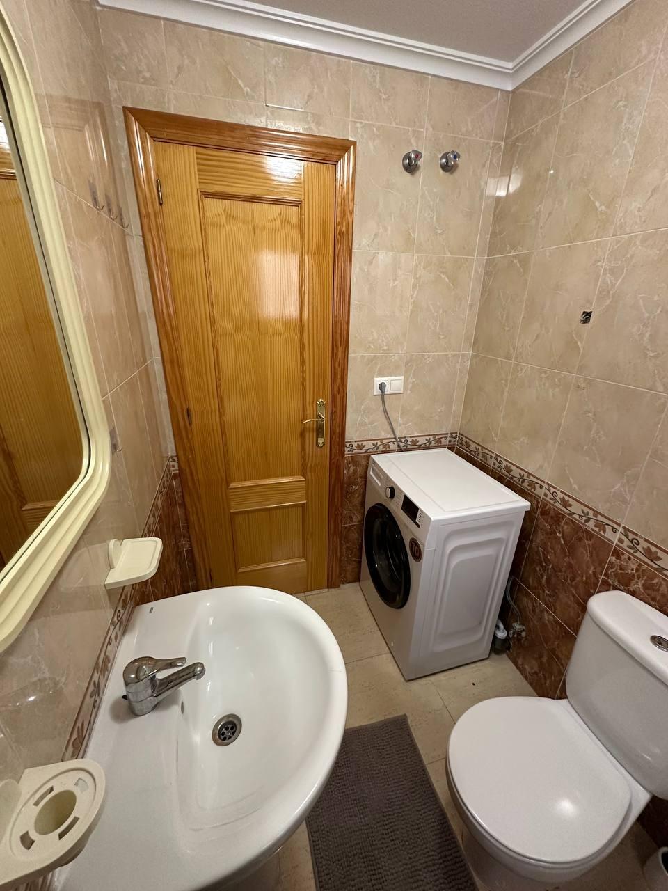 For sale - 2 Bedroom 2 Bathroom Apartment in Torrevieja - Centro  - Alicante