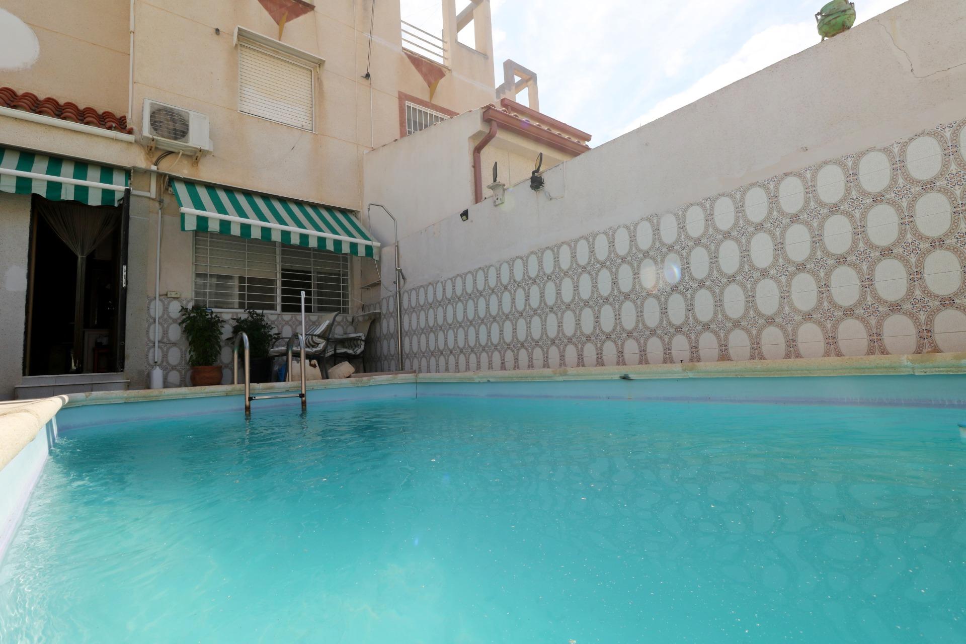For sale - 4 Bedroom 2 Bathroom Quad House in Torrevieja - Torretas  - Alicante
