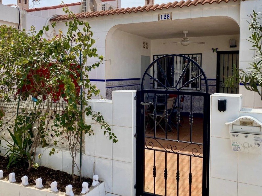 For sale - 2 Bedroom 1 Bathroom Town House in Torrevieja - Costa Blanca  - Alicante