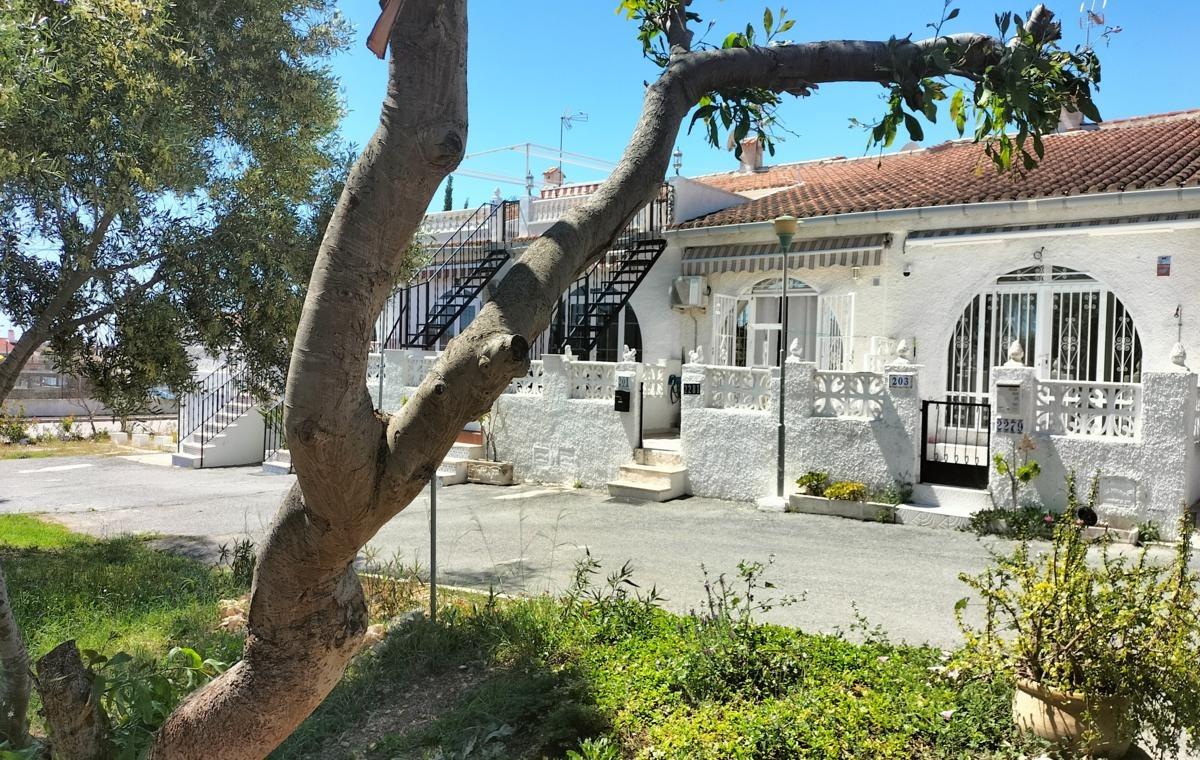 For sale - 2 Bedroom 2 Bathroom Bungalow in Torrevieja - La Siesta - El Salado - Torreta  - Alicante