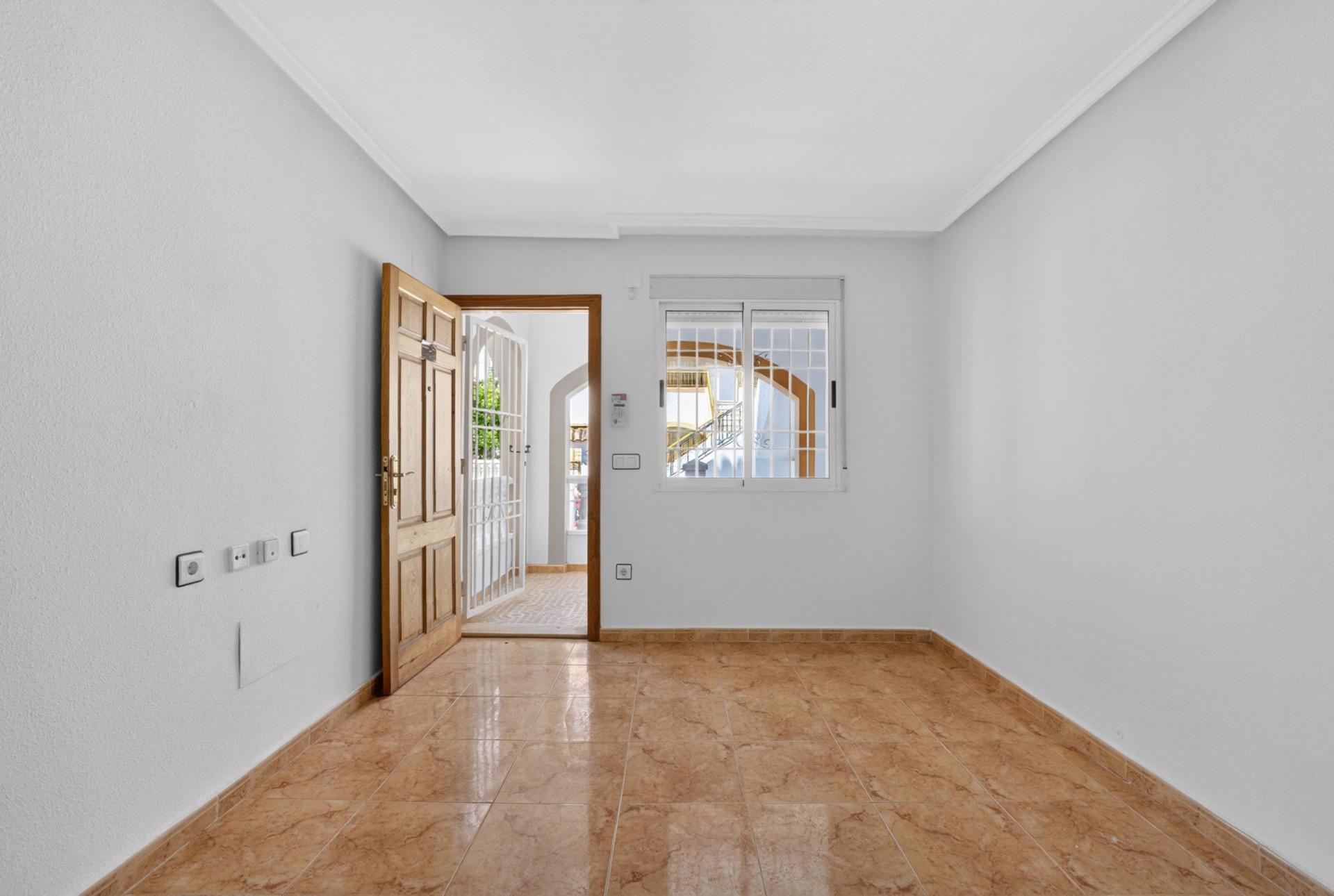 For sale - 2 Bedroom 1 Bathroom Apartment in Torrevieja - El Limonar  - Alicante
