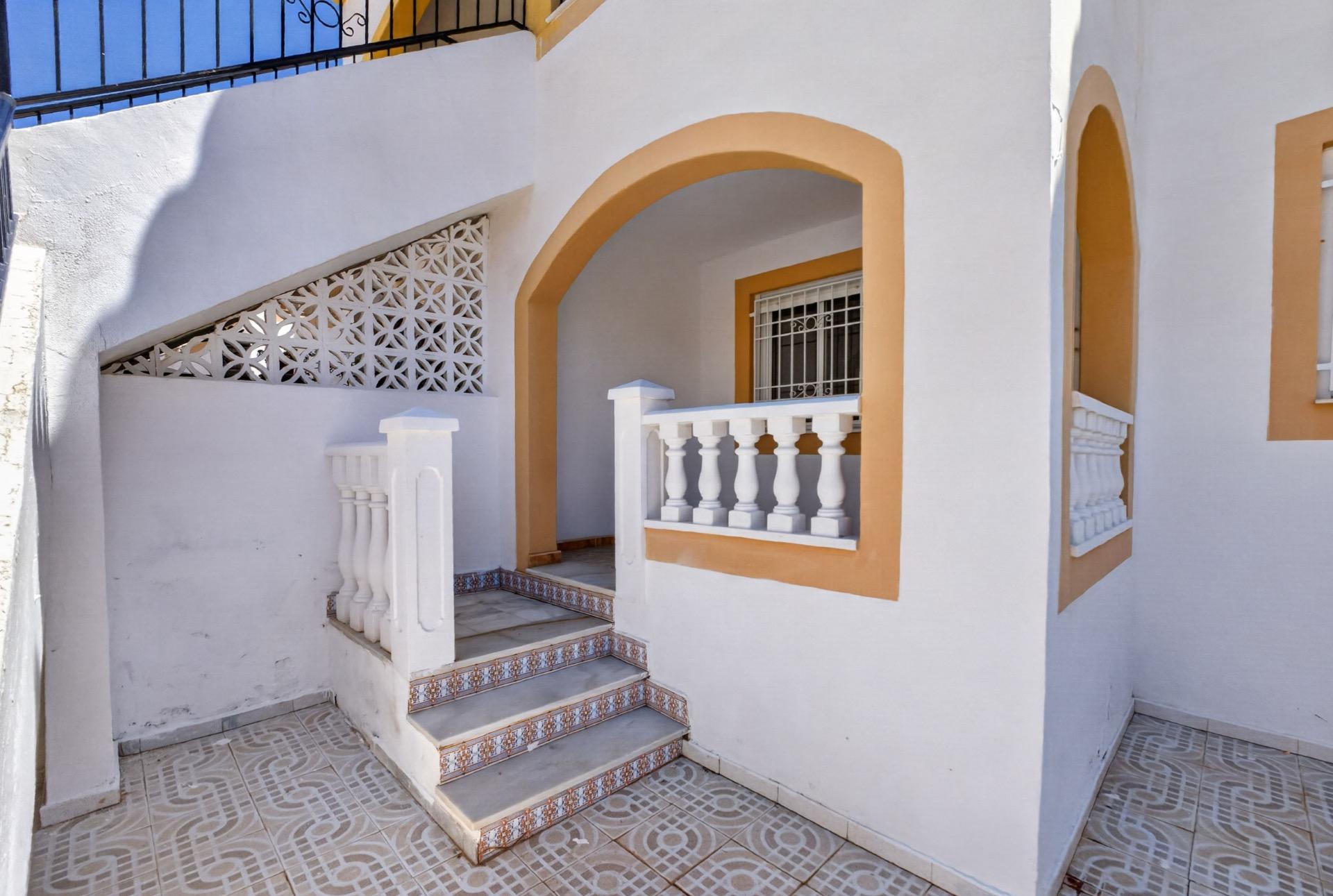 For sale - 2 Bedroom 1 Bathroom Apartment in Torrevieja - El Limonar  - Alicante