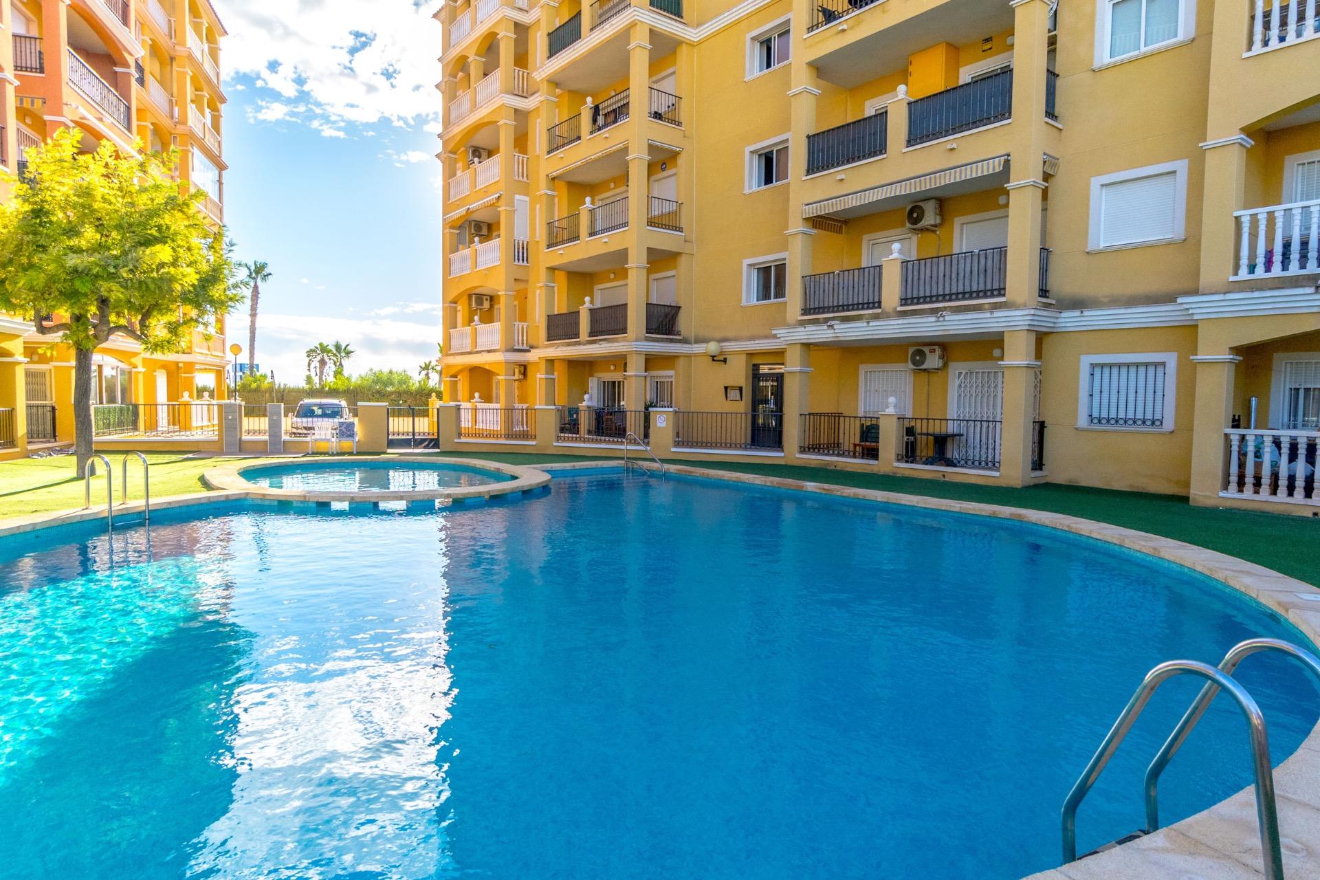 For sale - 2 Bedroom 1 Bathroom Penthouse in Torrevieja - Torreblanca  - Alicante