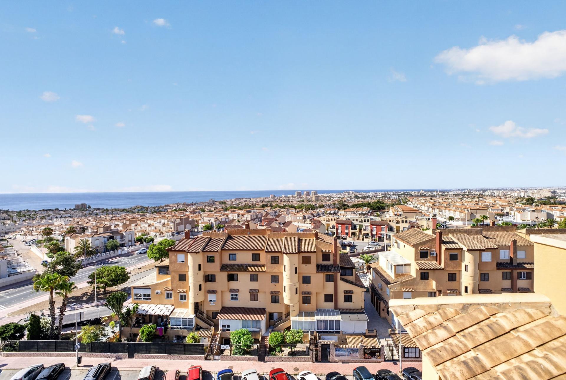 For sale - 2 Bedroom 1 Bathroom Penthouse in Torrevieja - Torreblanca  - Alicante