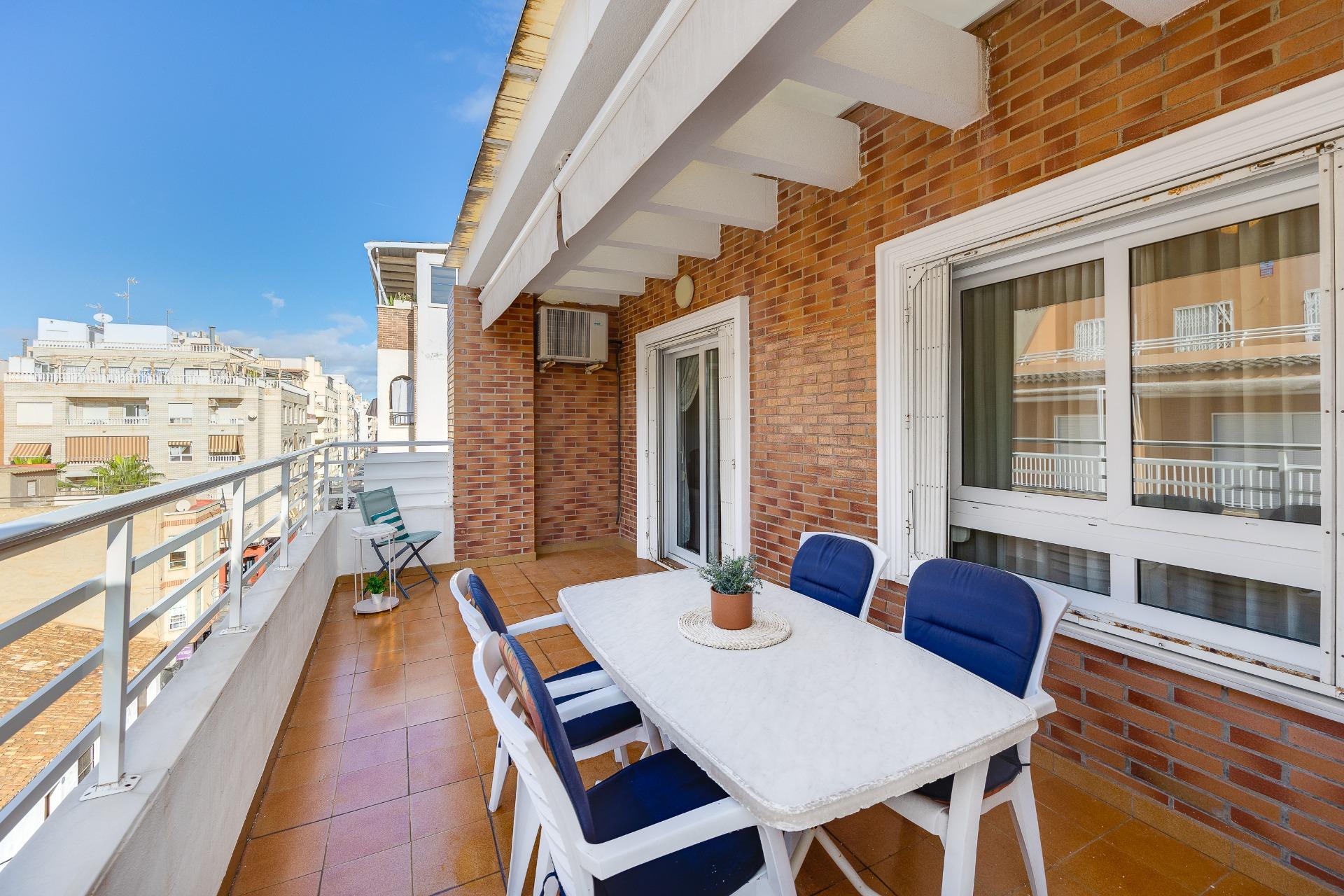 For sale - 2 Bedroom 2 Bathroom Penthouse in Torrevieja - Paseo Maritimo  - Alicante