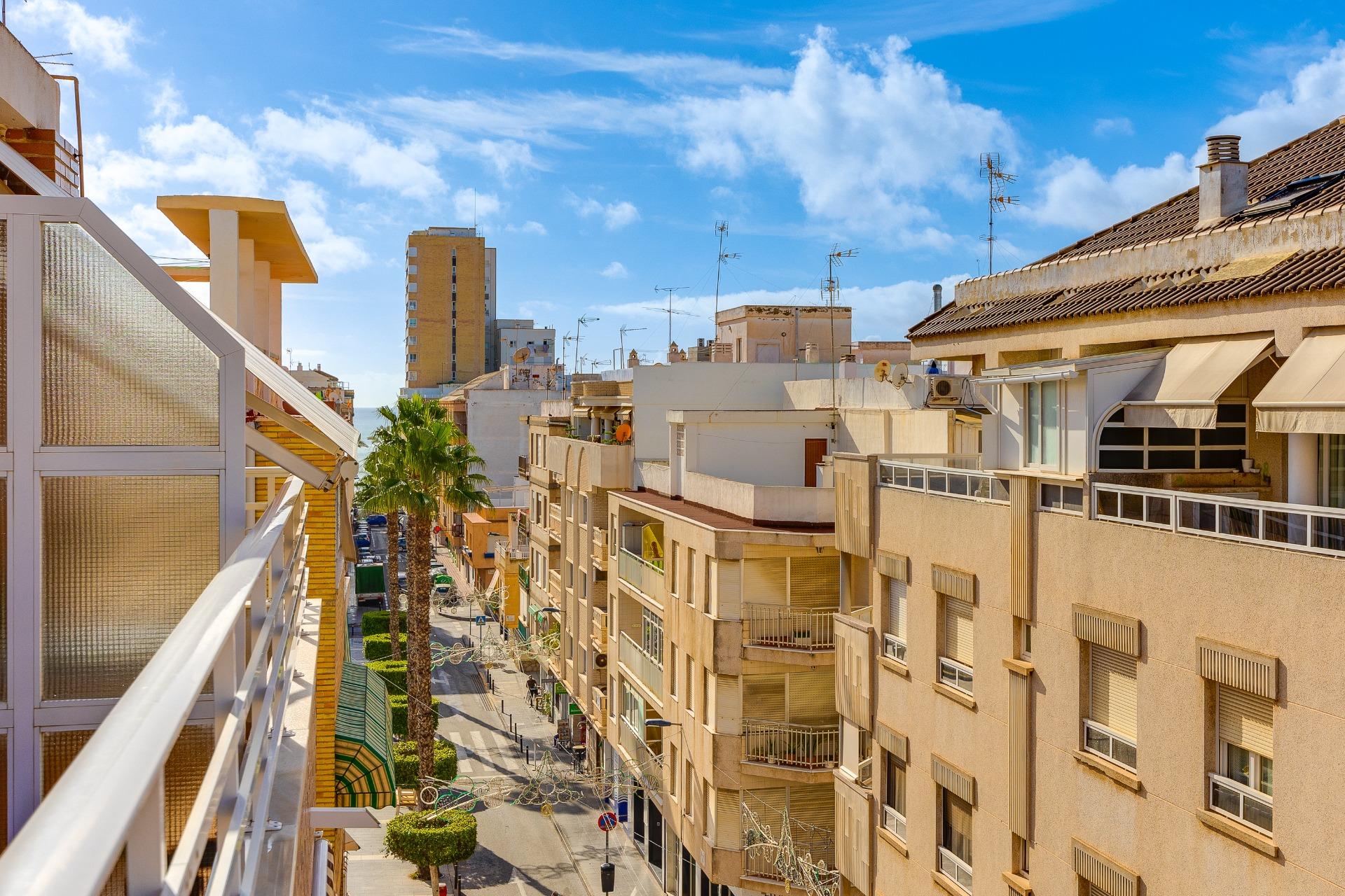 For sale - 2 Bedroom 2 Bathroom Penthouse in Torrevieja - Paseo Maritimo  - Alicante