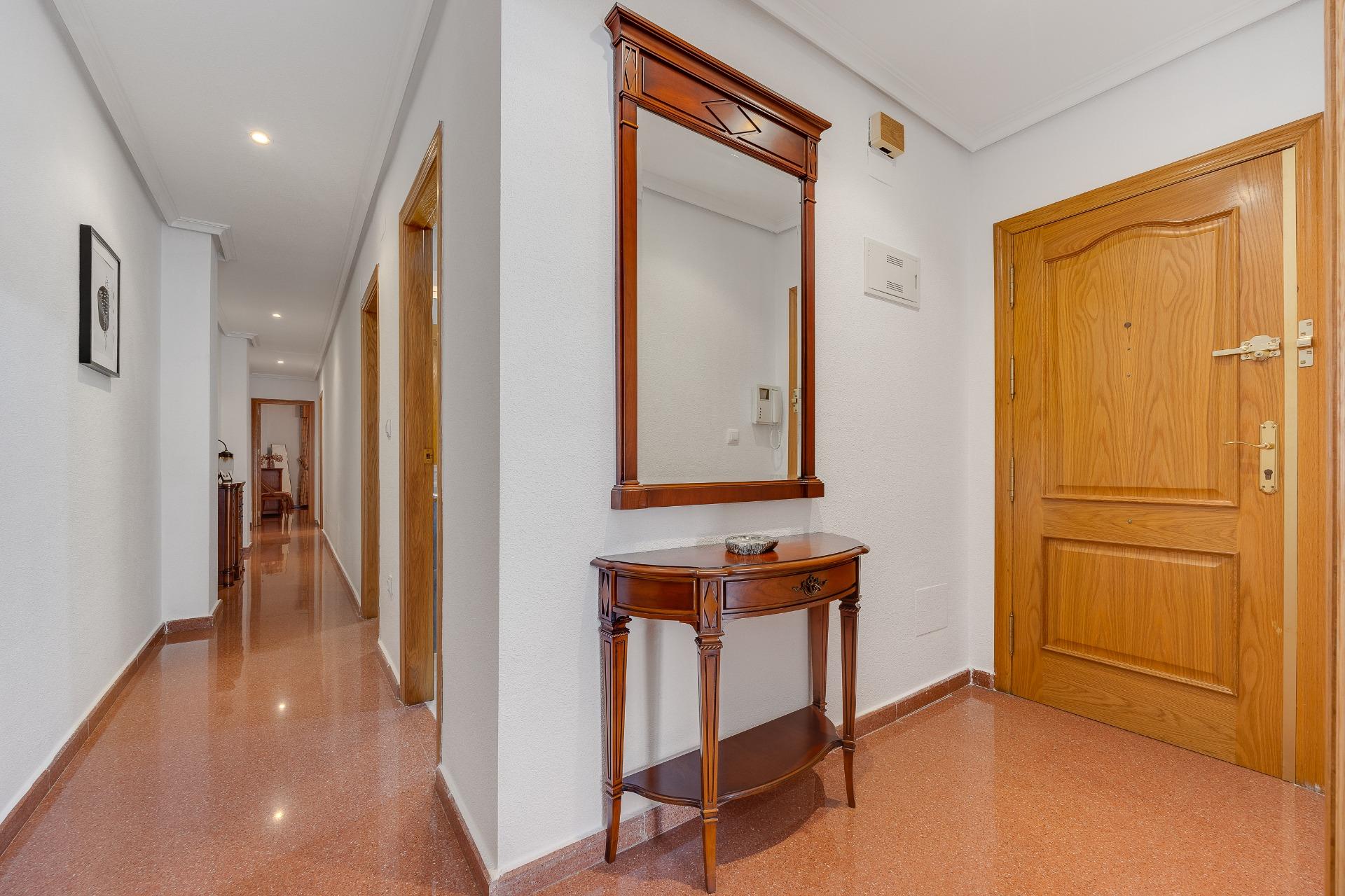 For sale - 2 Bedroom 2 Bathroom Penthouse in Torrevieja - Paseo Maritimo  - Alicante