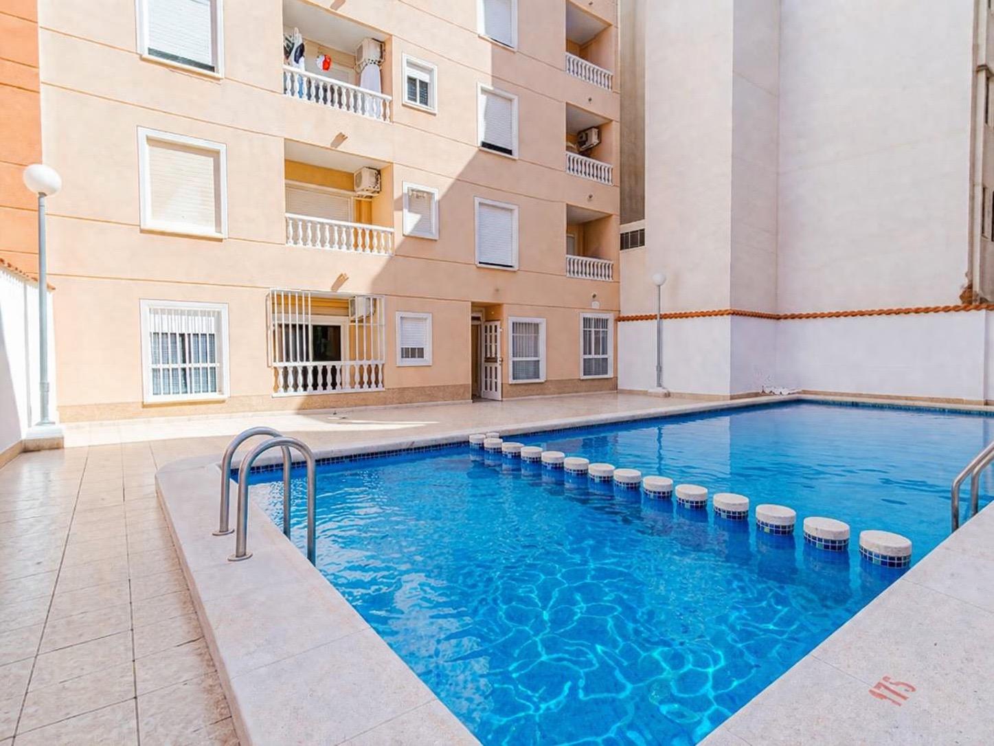 For sale - 2 Bedroom 1 Bathroom Apartment in Torrevieja - Habaneras  - Alicante
