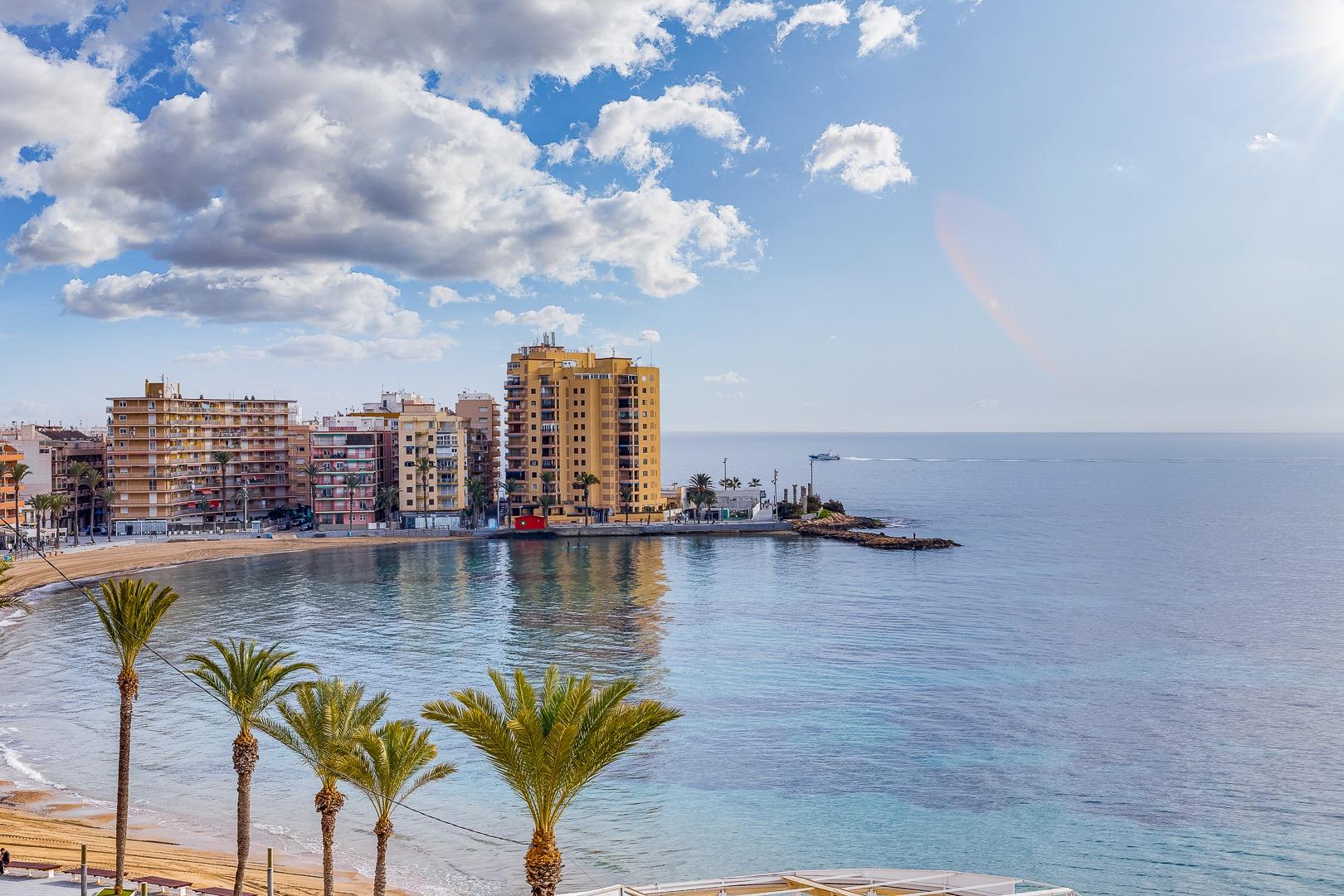 For sale - 2 Bedroom 1 Bathroom Apartment in Torrevieja - Habaneras  - Alicante