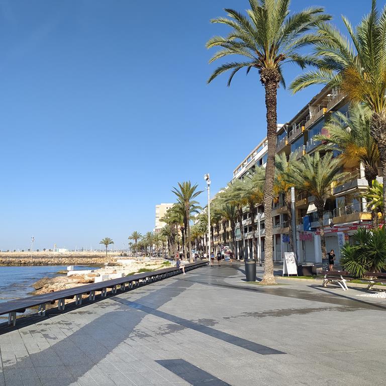 For sale - 2 Bedroom 1 Bathroom Apartment in Torrevieja - CENTRO CASCO URBANO  - Alicante