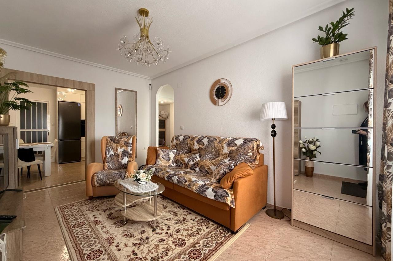 For sale - 2 Bedroom 1 Bathroom Apartment in Torrevieja - Nueva Torrevieja  - Alicante