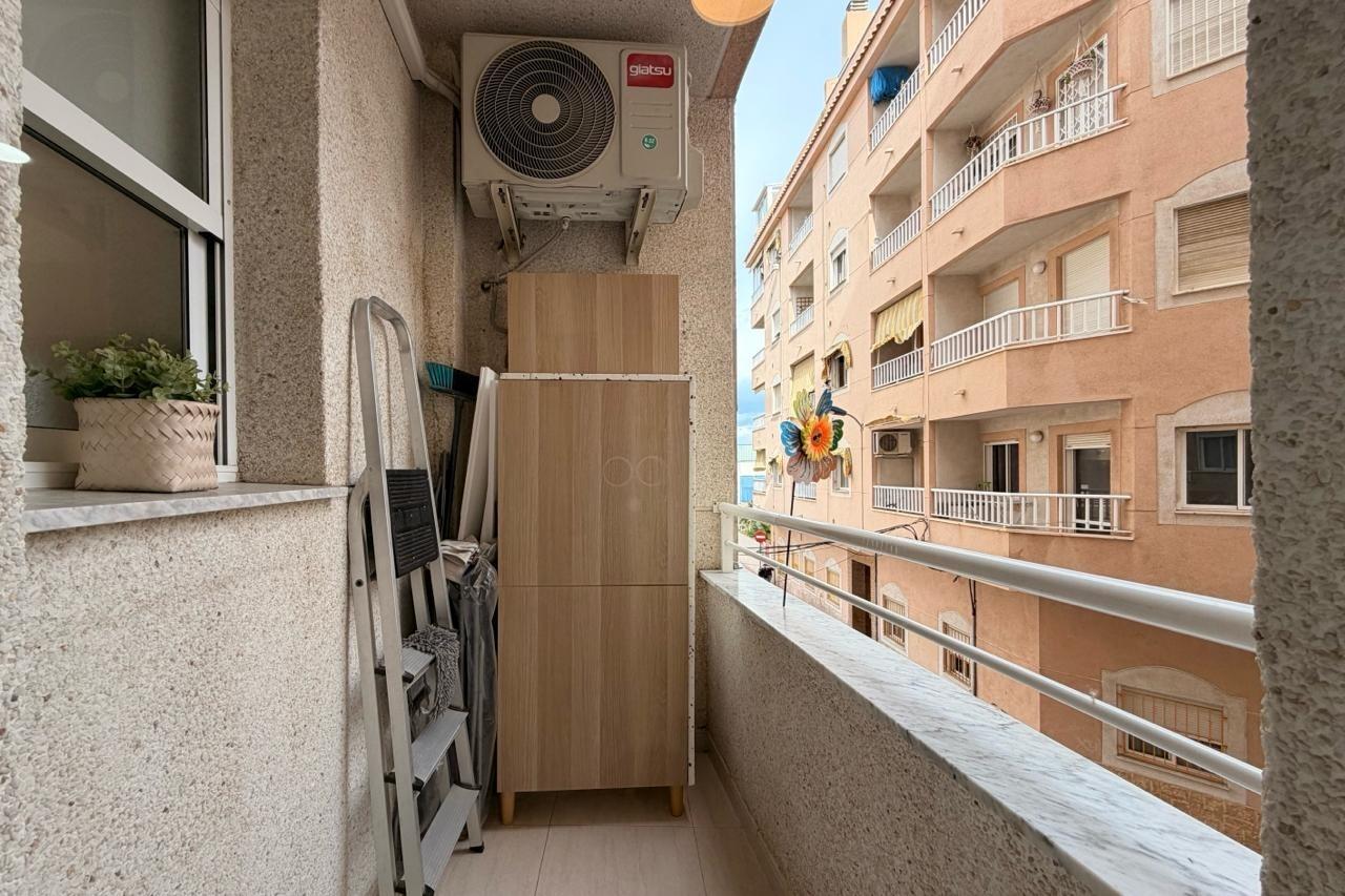 For sale - 3 Bedroom 2 Bathroom Apartment in Torrevieja - Centro  - Alicante