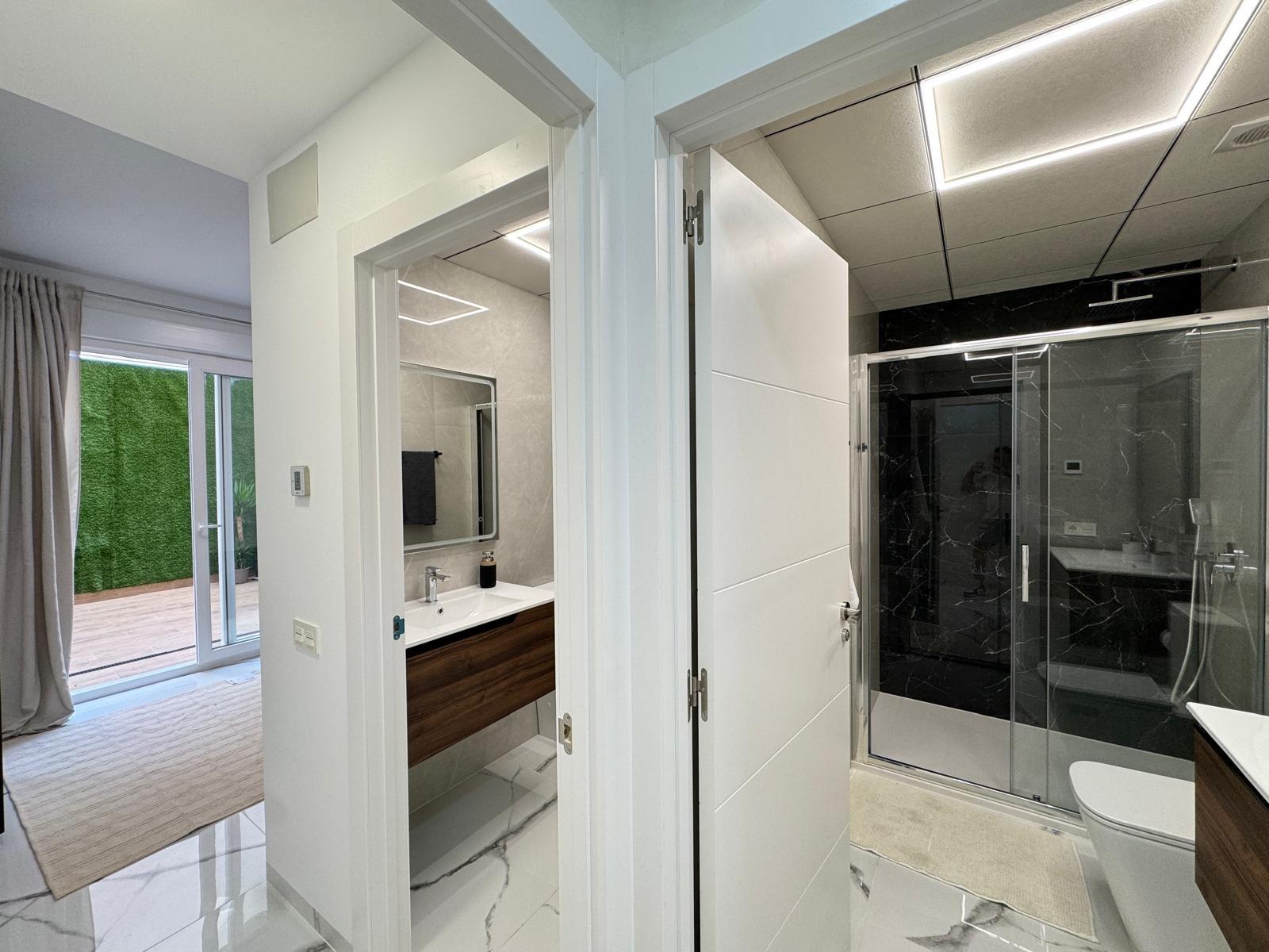 For sale - 2 Bedroom 2 Bathroom Apartment in Torrevieja - Estacion De Autobuses  - Alicante