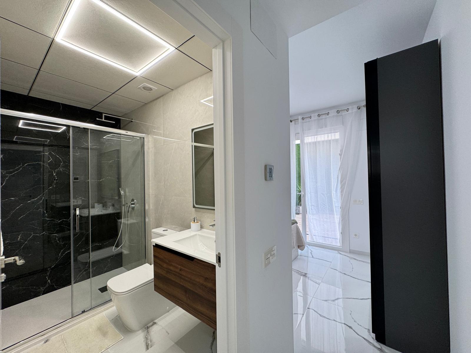 For sale - 2 Bedroom 2 Bathroom Apartment in Torrevieja - Estacion De Autobuses  - Alicante