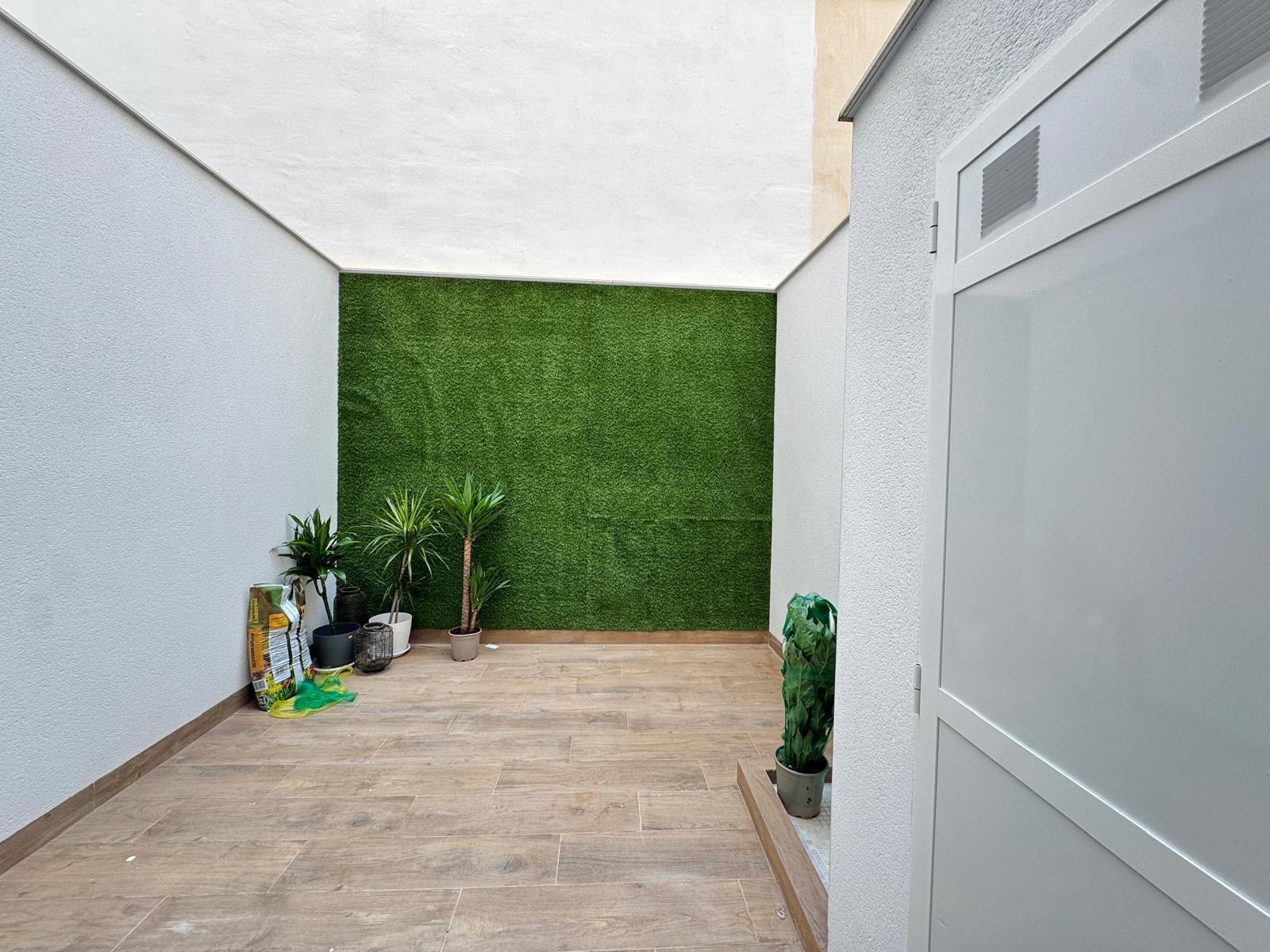 For sale - 2 Bedroom 2 Bathroom Apartment in Torrevieja - Estacion De Autobuses  - Alicante