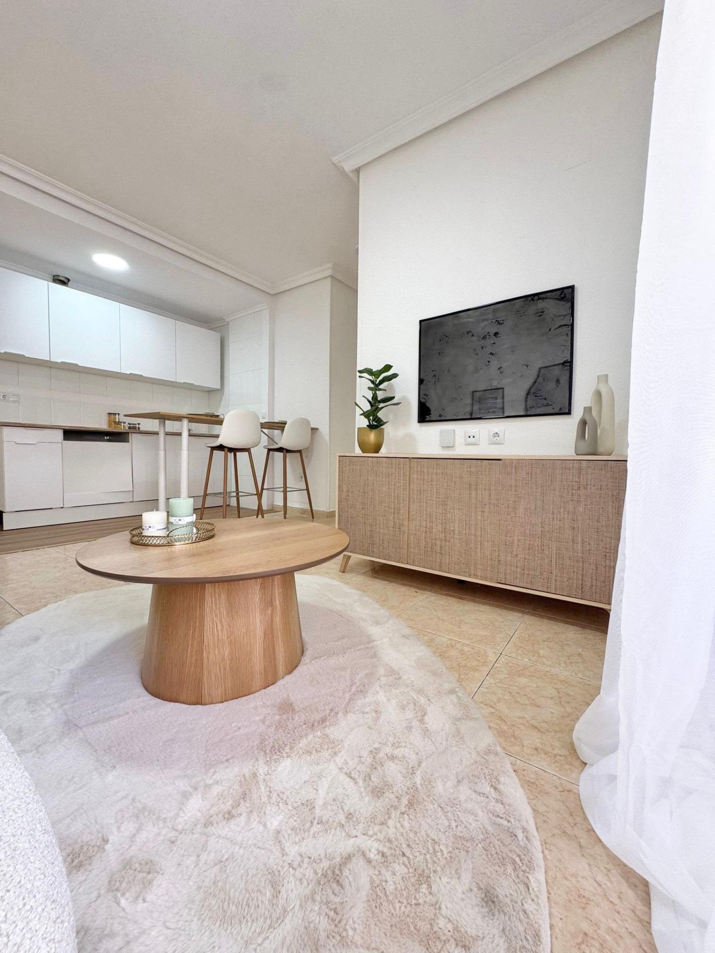 For sale - 2 Bedroom 1 Bathroom Apartment in Torrevieja - Antonio Machado  - Alicante