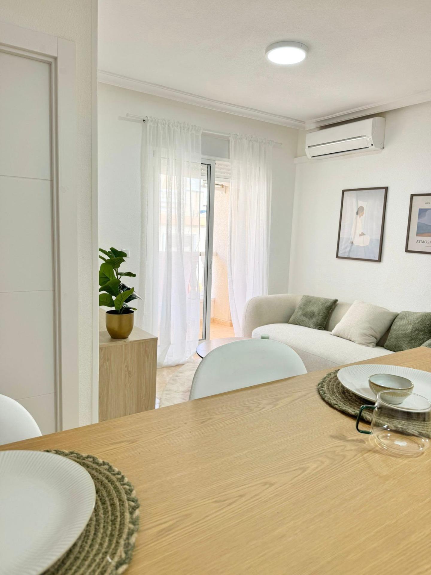 For sale - 2 Bedroom 1 Bathroom Apartment in Torrevieja - Antonio Machado  - Alicante
