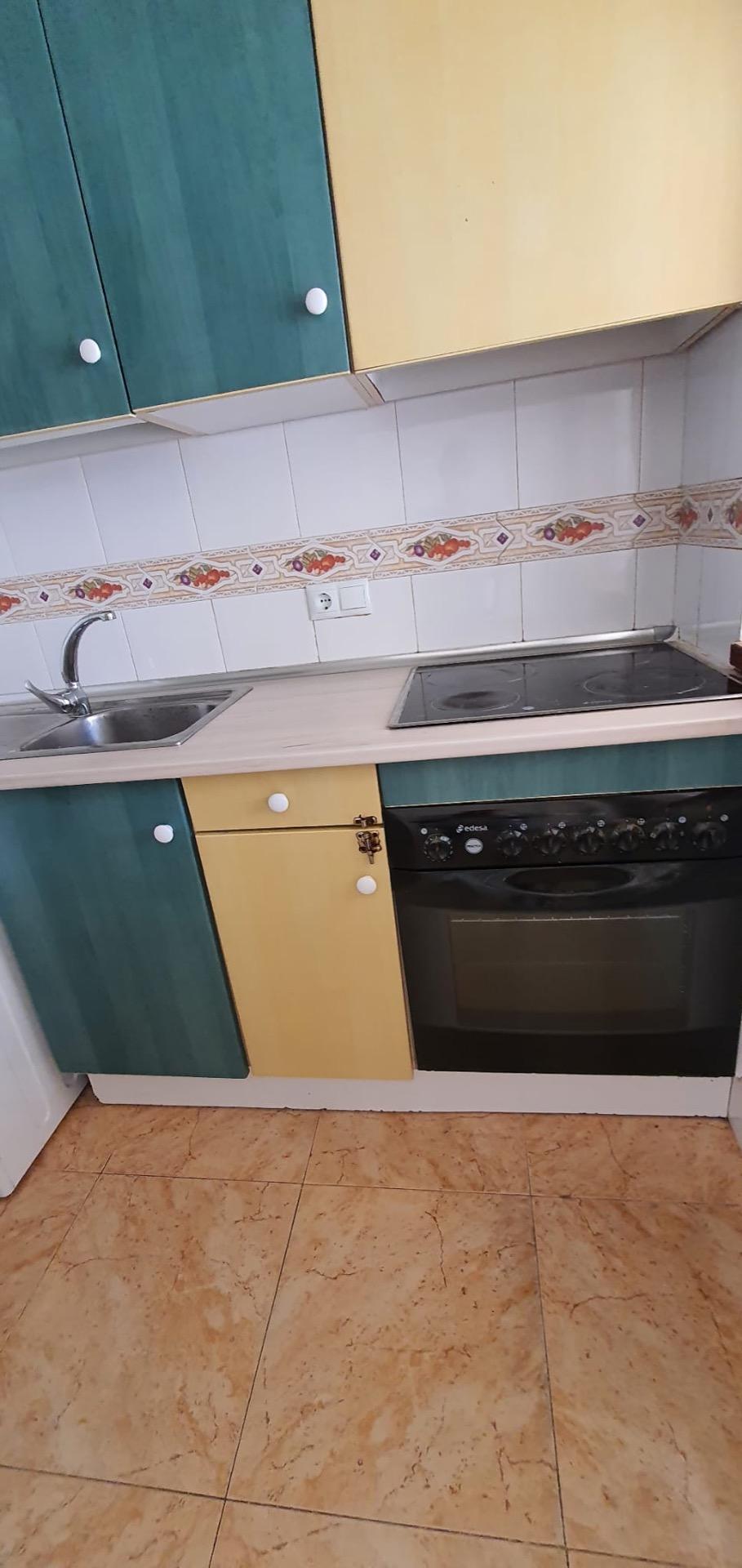 For sale - 2 Bedroom 1 Bathroom Penthouse in Torrevieja - Centro  - Alicante