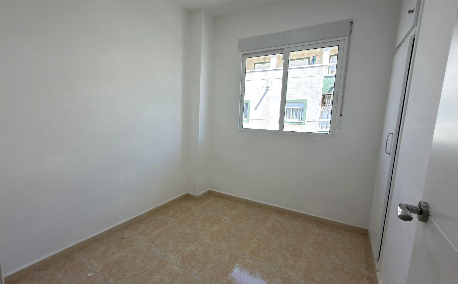 For sale - 2 Bedroom 1 Bathroom Apartment in Torrevieja - Centro  - Alicante