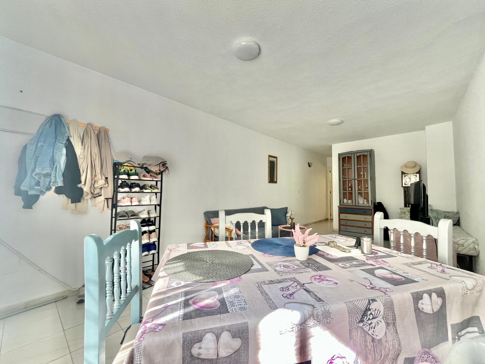 For sale - 2 Bedroom 1 Bathroom Apartment in Torrevieja - Playa De Los Locos  - Alicante