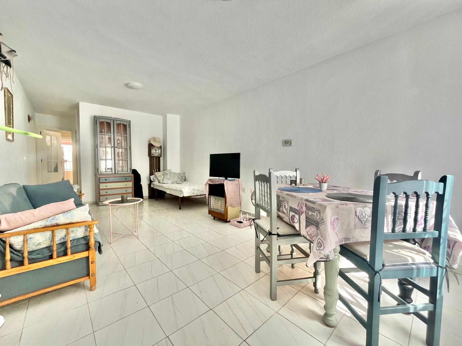 For sale - 2 Bedroom 1 Bathroom Apartment in Torrevieja - Playa De Los Locos  - Alicante