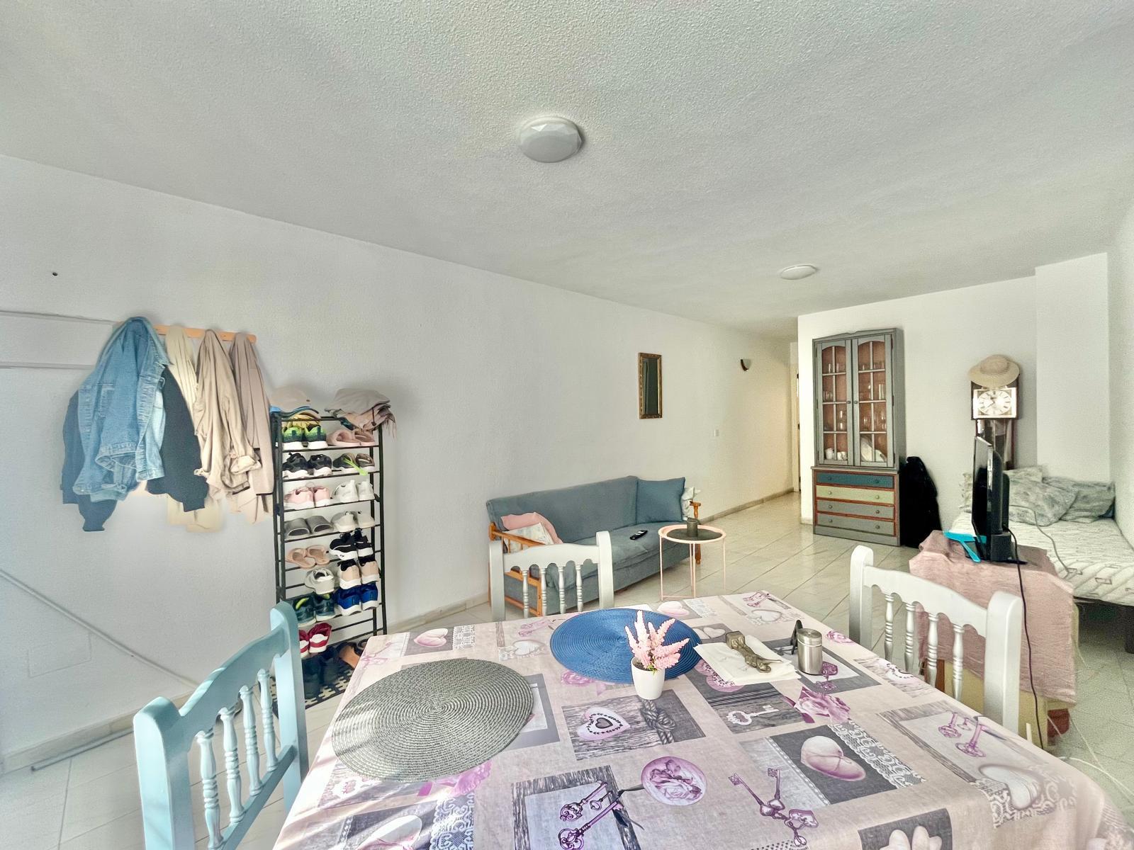 For sale - 2 Bedroom 1 Bathroom Apartment in Torrevieja - Playa De Los Locos  - Alicante