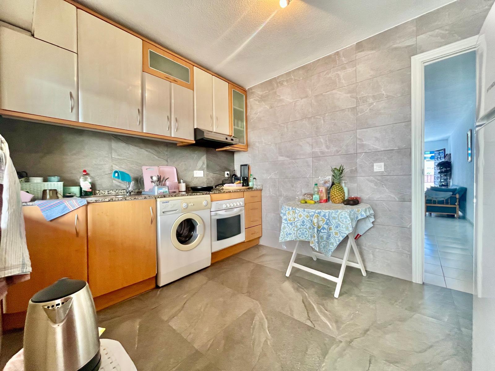 For sale - 2 Bedroom 1 Bathroom Apartment in Torrevieja - Playa De Los Locos  - Alicante