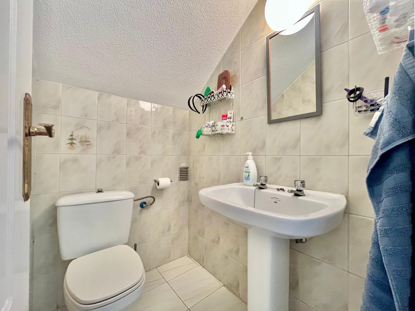 For sale - 2 Bedroom 1 Bathroom Apartment in Torrevieja - Playa De Los Locos  - Alicante