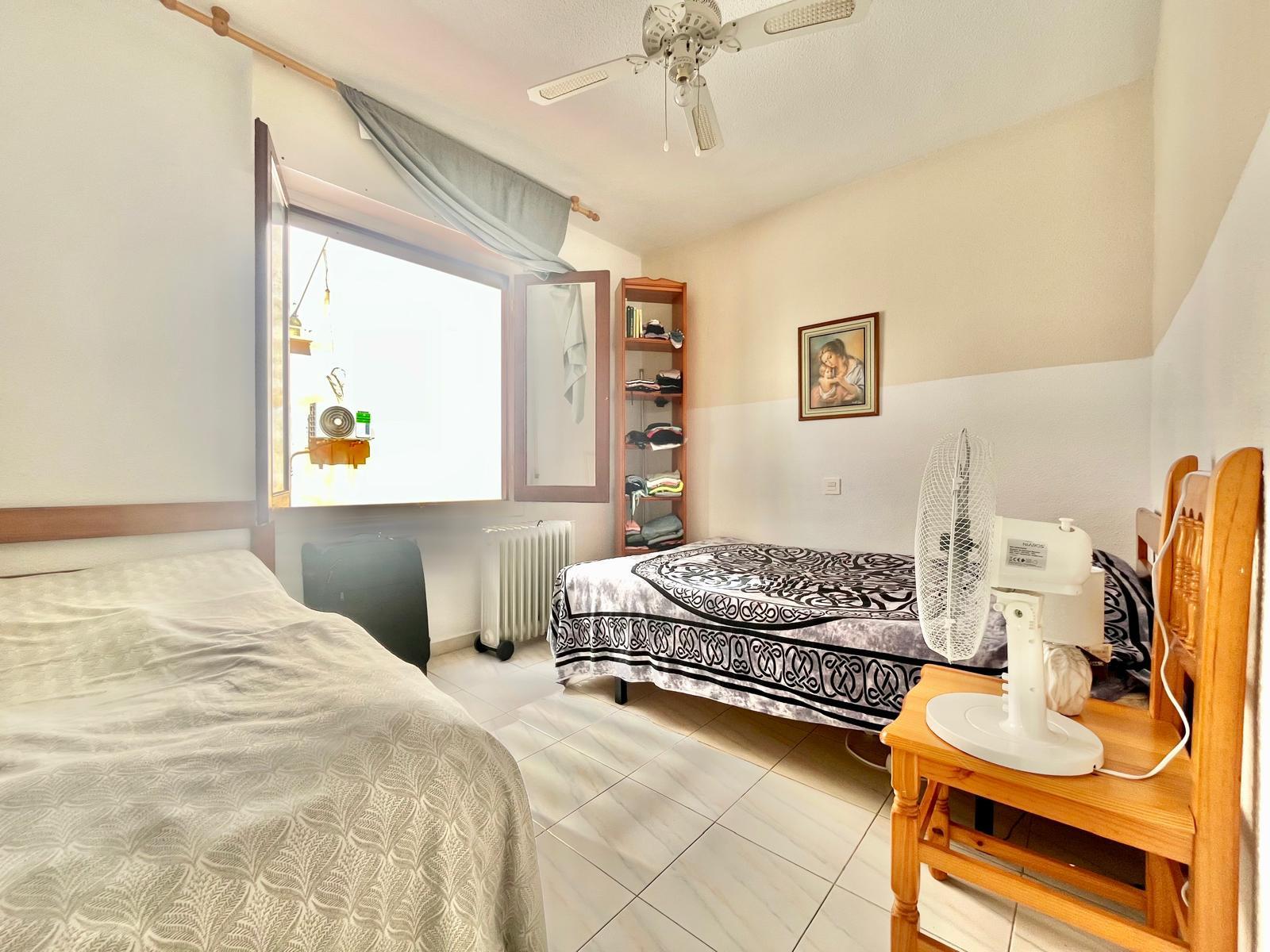 For sale - 2 Bedroom 1 Bathroom Apartment in Torrevieja - Playa De Los Locos  - Alicante