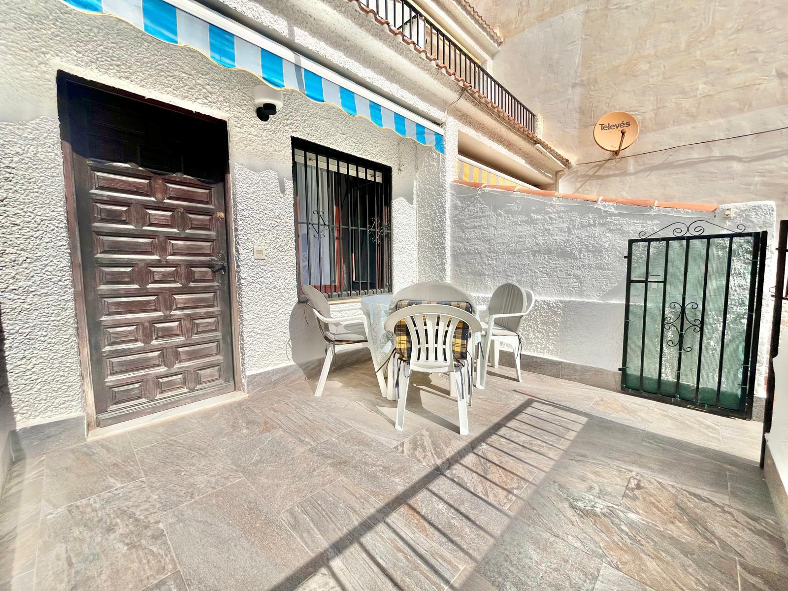 For sale - 2 Bedroom 1 Bathroom Apartment in Torrevieja - Playa De Los Locos  - Alicante