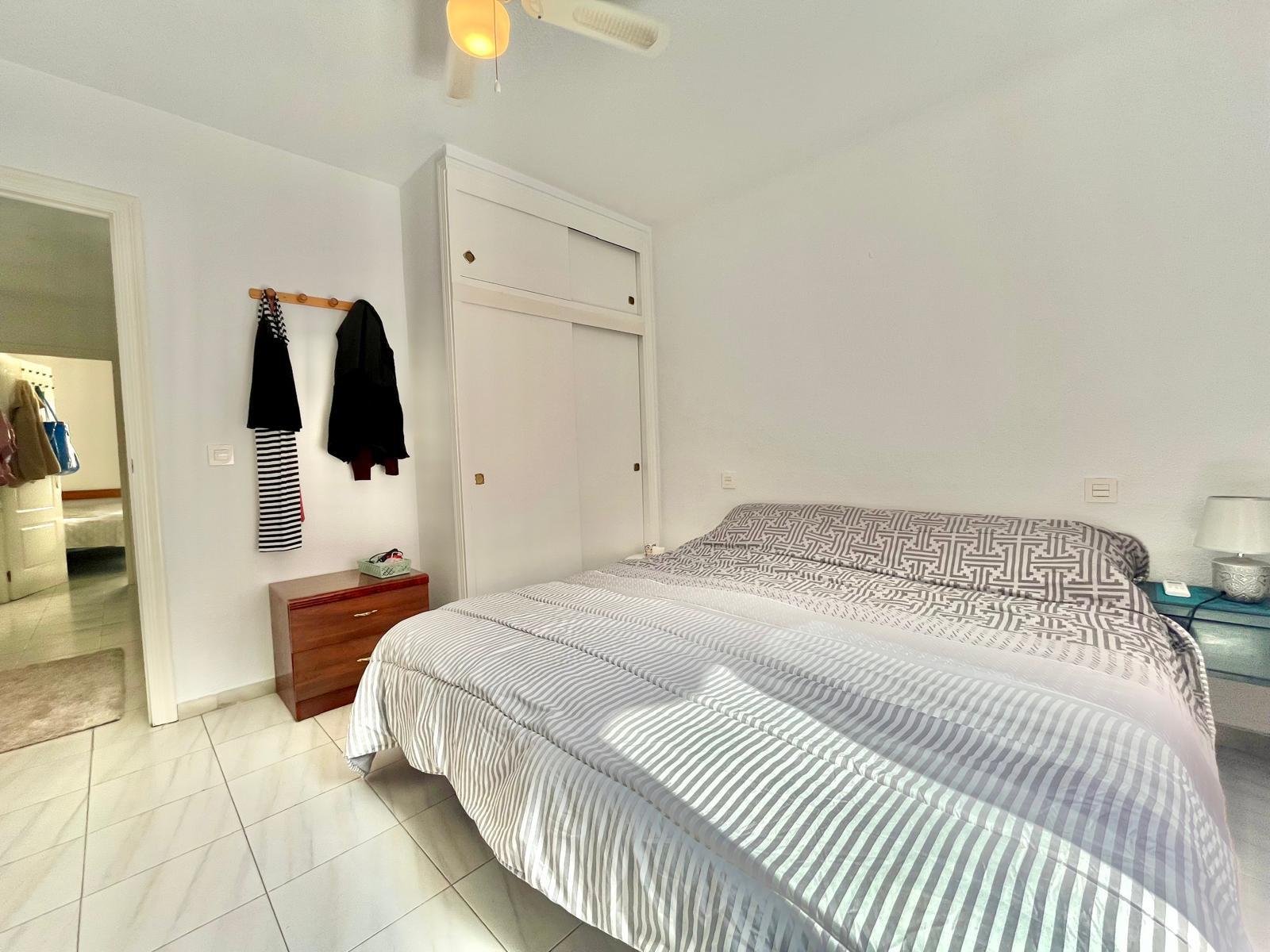 For sale - 2 Bedroom 1 Bathroom Apartment in Torrevieja - Playa De Los Locos  - Alicante
