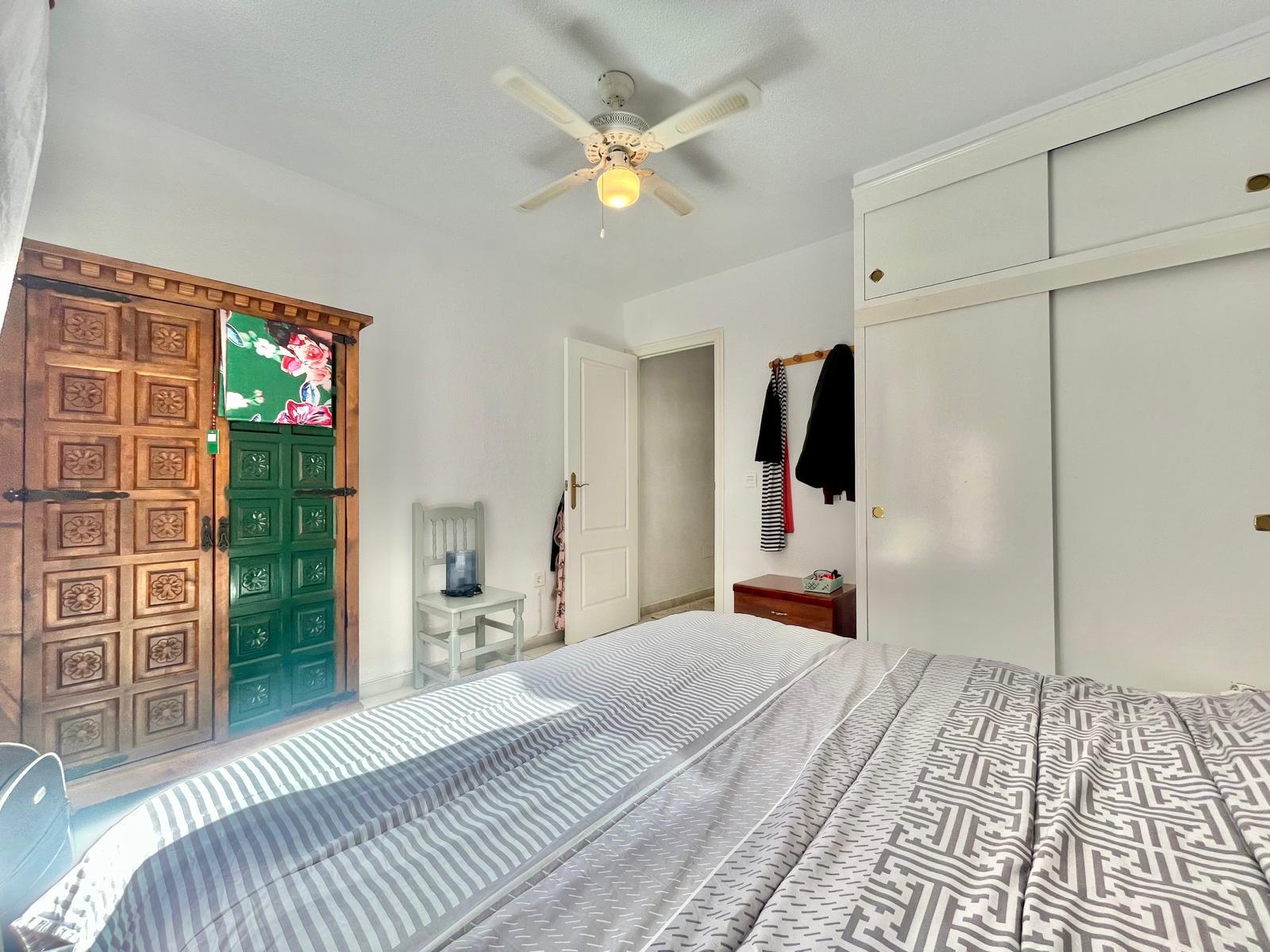 For sale - 2 Bedroom 1 Bathroom Apartment in Torrevieja - Playa De Los Locos  - Alicante