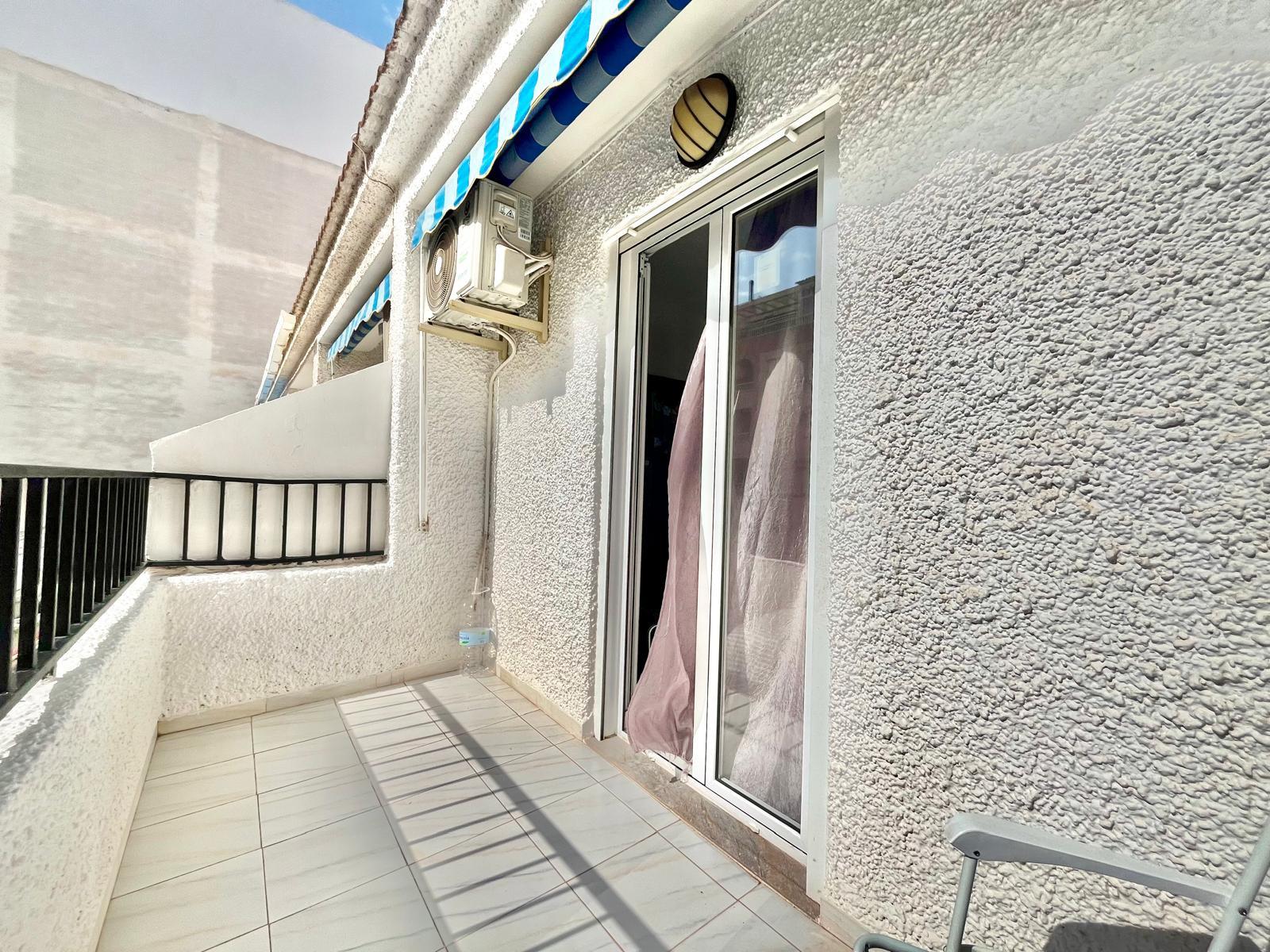 For sale - 2 Bedroom 1 Bathroom Apartment in Torrevieja - Playa De Los Locos  - Alicante