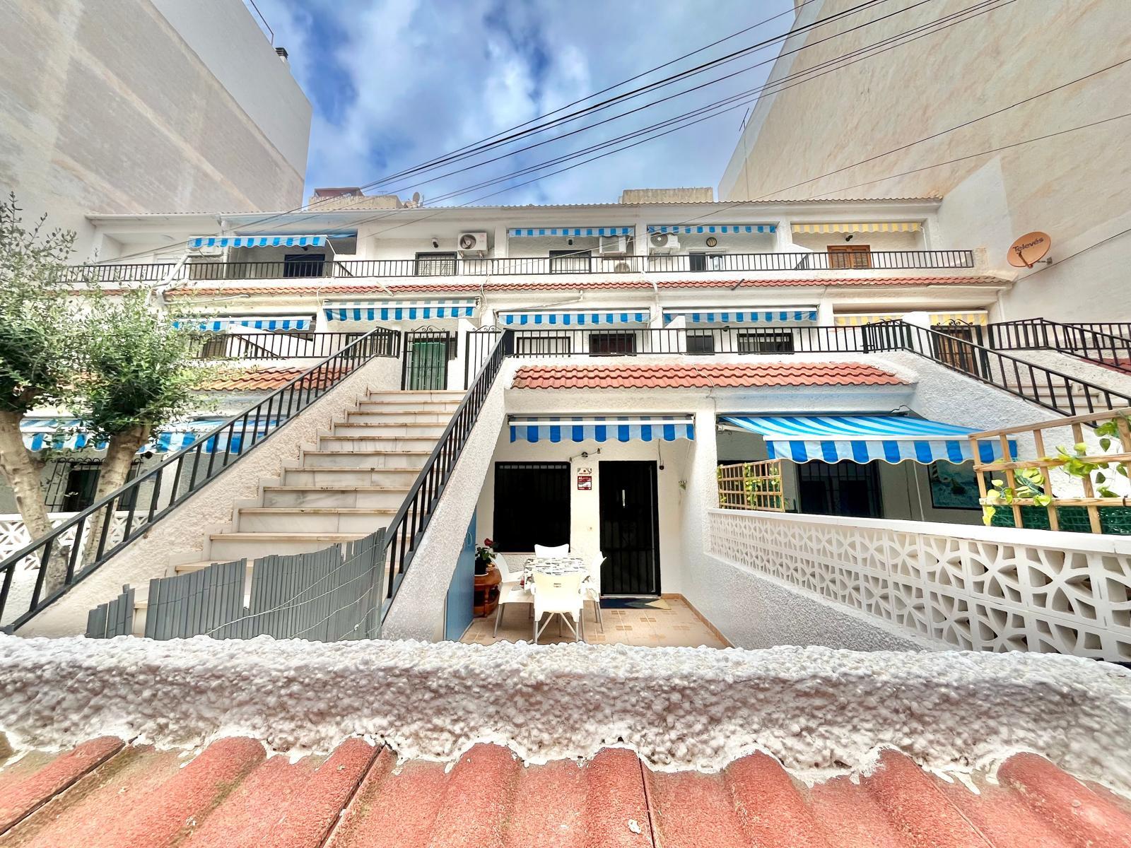 For sale - 2 Bedroom 1 Bathroom Apartment in Torrevieja - Playa De Los Locos  - Alicante