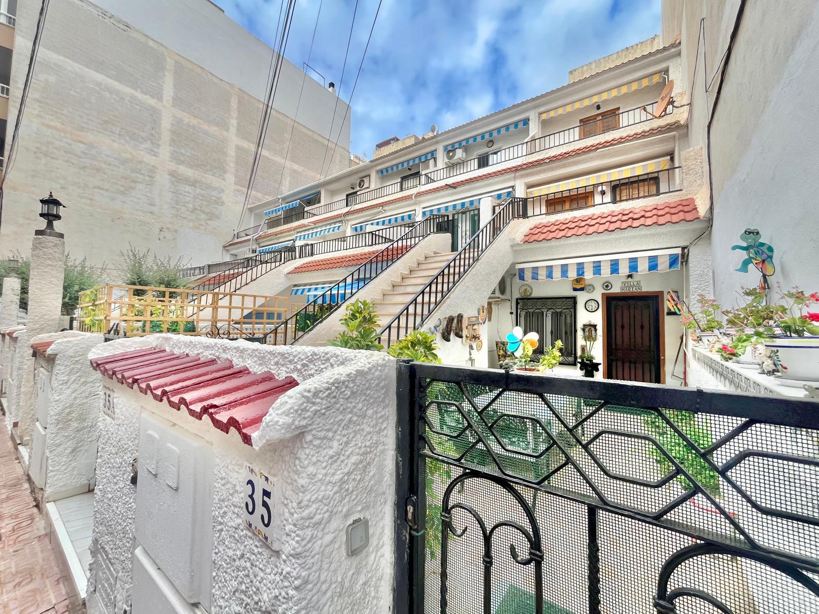 For sale - 2 Bedroom 1 Bathroom Apartment in Torrevieja - Playa De Los Locos  - Alicante