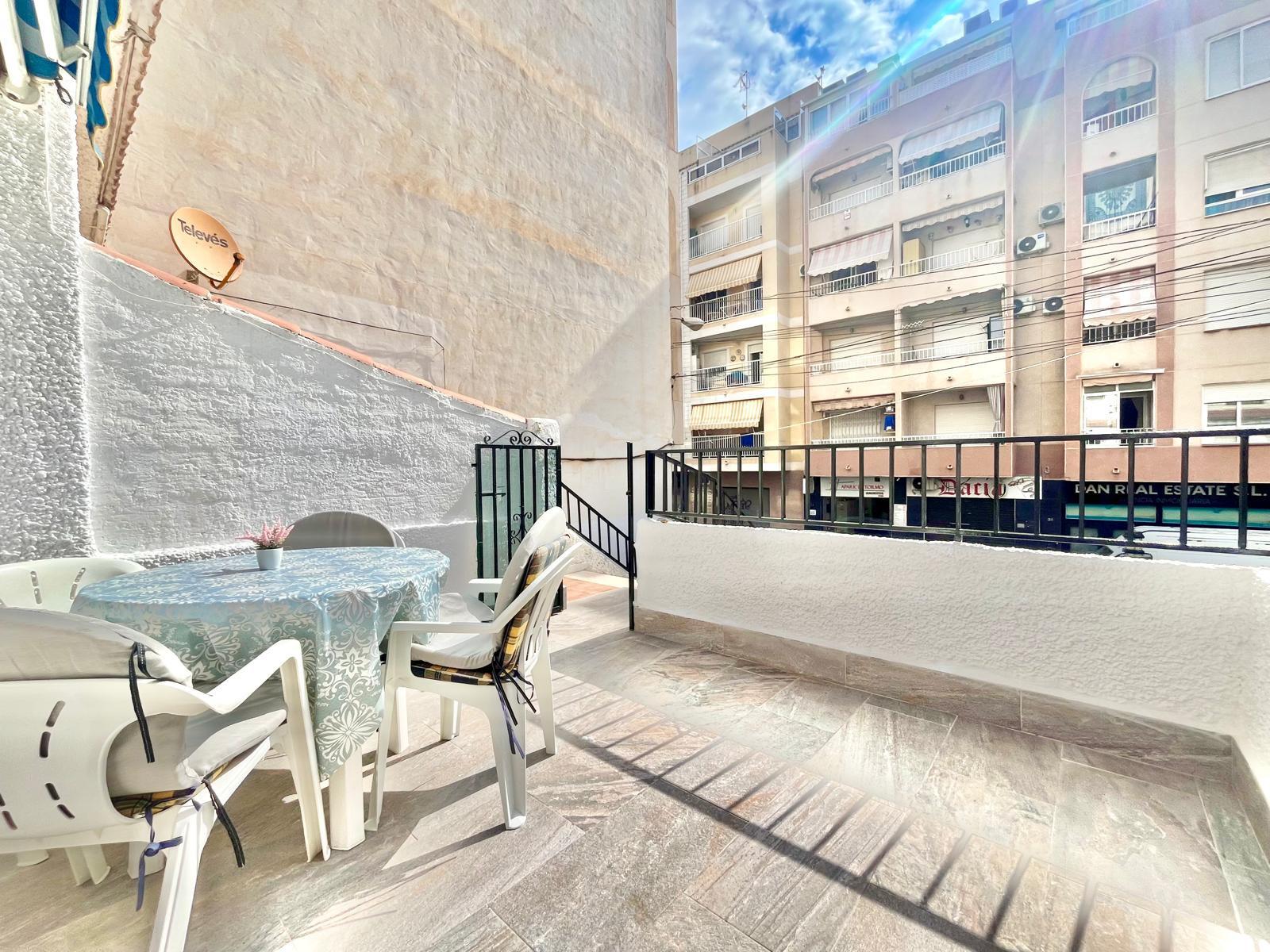 For sale - 2 Bedroom 1 Bathroom Apartment in Torrevieja - Playa De Los Locos  - Alicante
