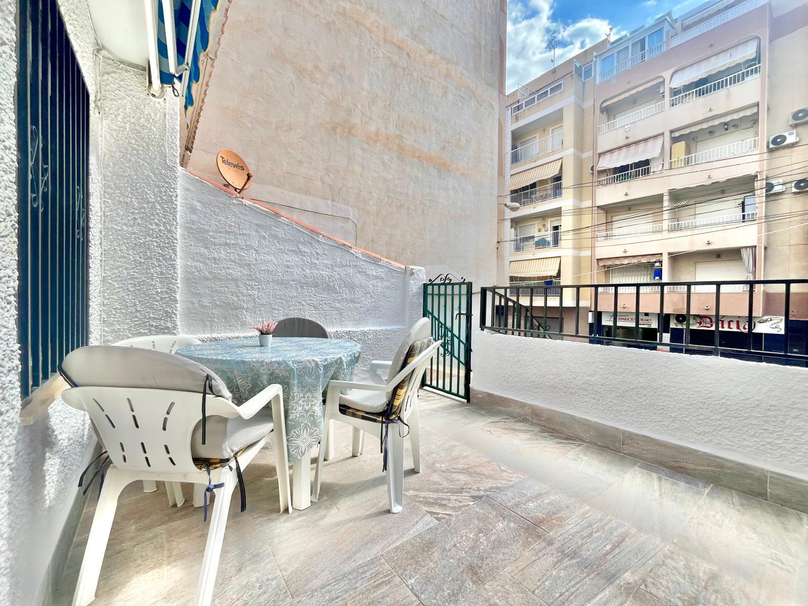 For sale - 2 Bedroom 1 Bathroom Apartment in Torrevieja - Playa De Los Locos  - Alicante