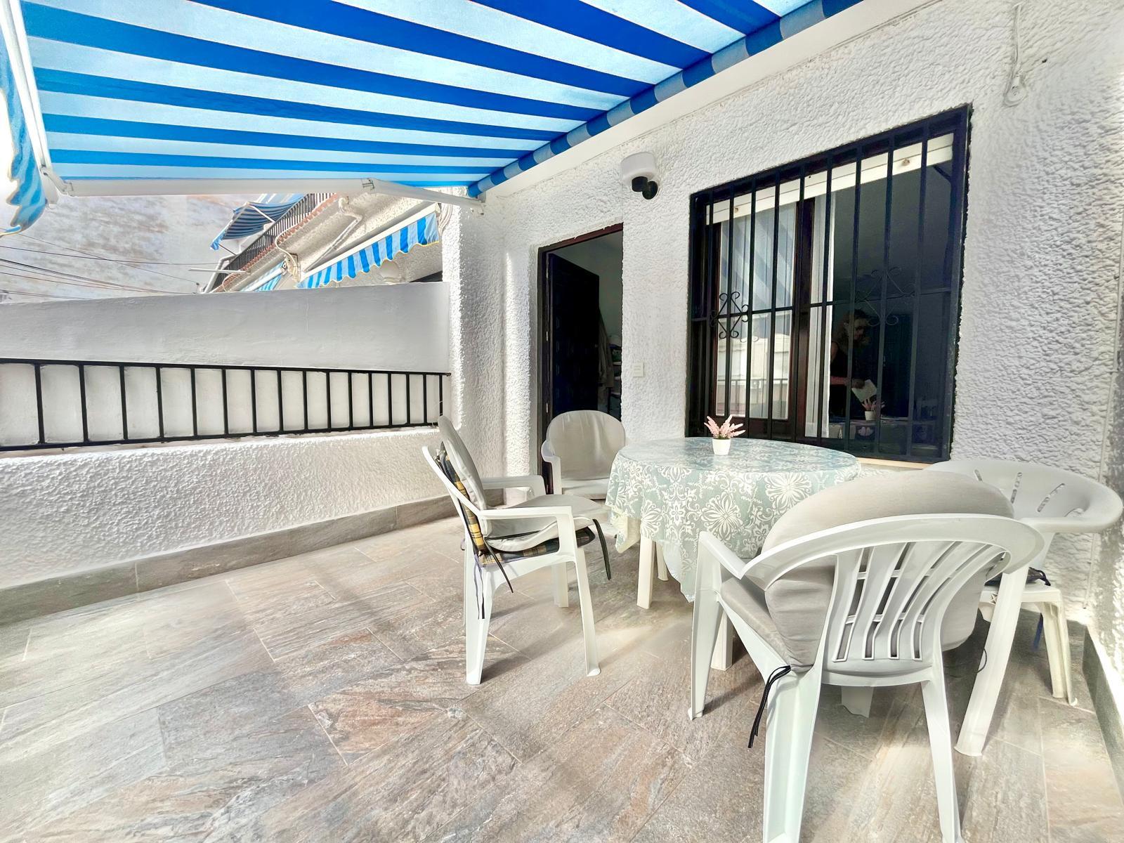 For sale - 2 Bedroom 1 Bathroom Apartment in Torrevieja - Playa De Los Locos  - Alicante