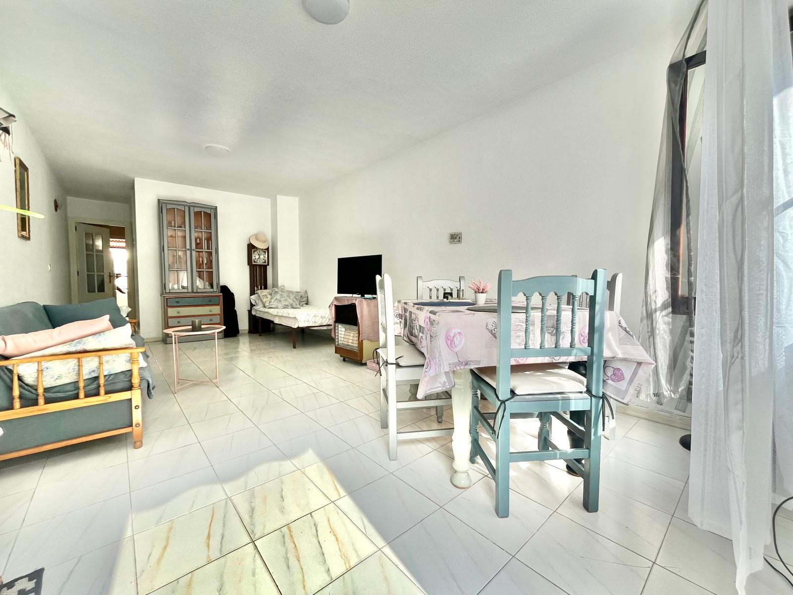 For sale - 2 Bedroom 1 Bathroom Apartment in Torrevieja - Playa De Los Locos  - Alicante