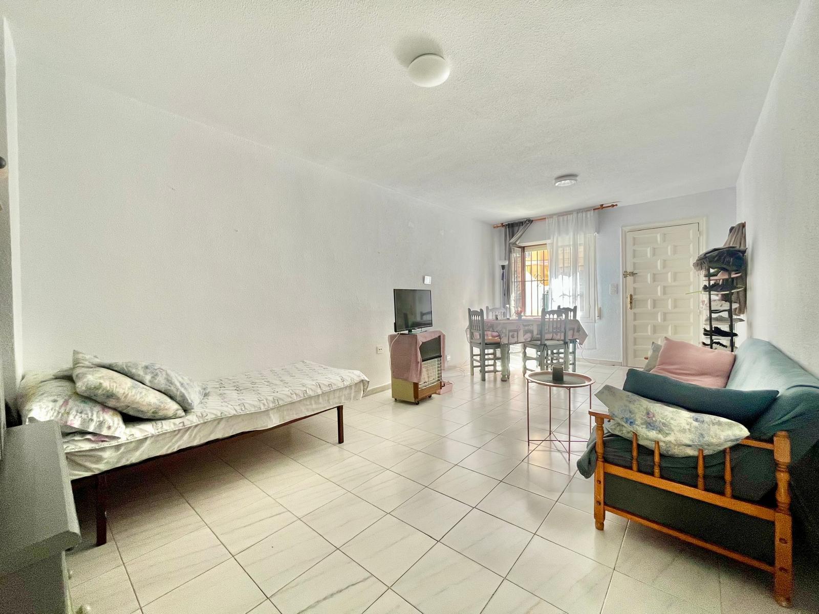For sale - 2 Bedroom 1 Bathroom Apartment in Torrevieja - Playa De Los Locos  - Alicante