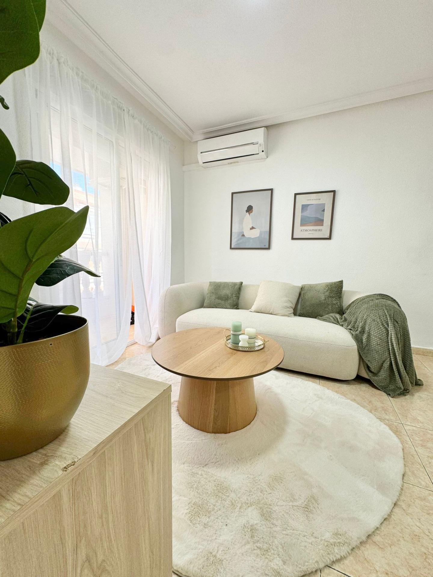 For sale - 2 Bedroom 1 Bathroom Apartment in Torrevieja - Torrevieja  - Alicante